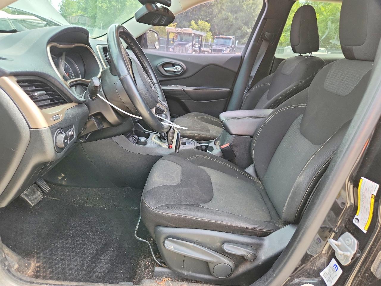 2015 Jeep Cherokee Latitude Black vin: 1C4PJMCSXFW750446