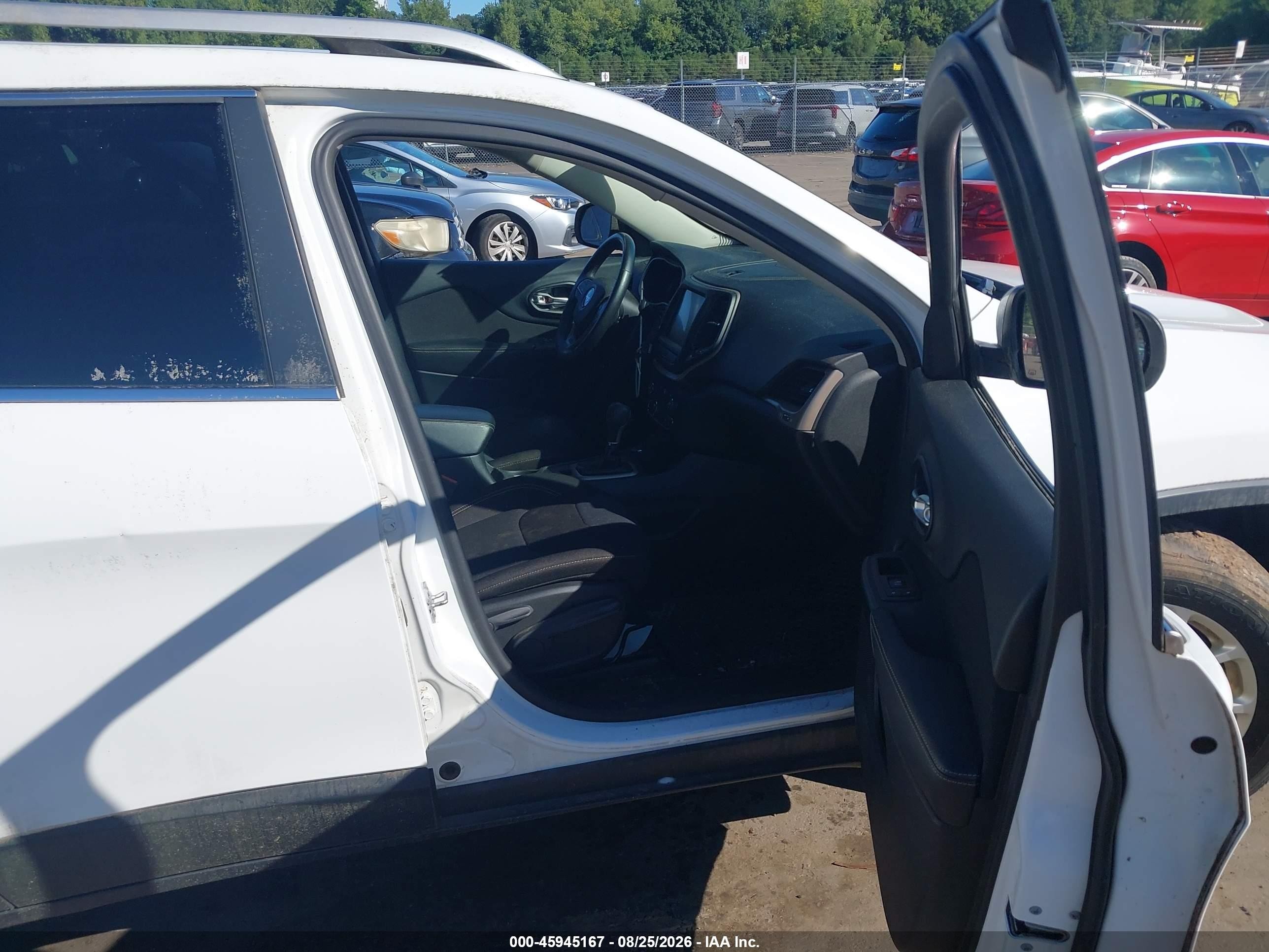 2015 Jeep Cherokee Latitude White vin: 1C4PJMCSXFW792244