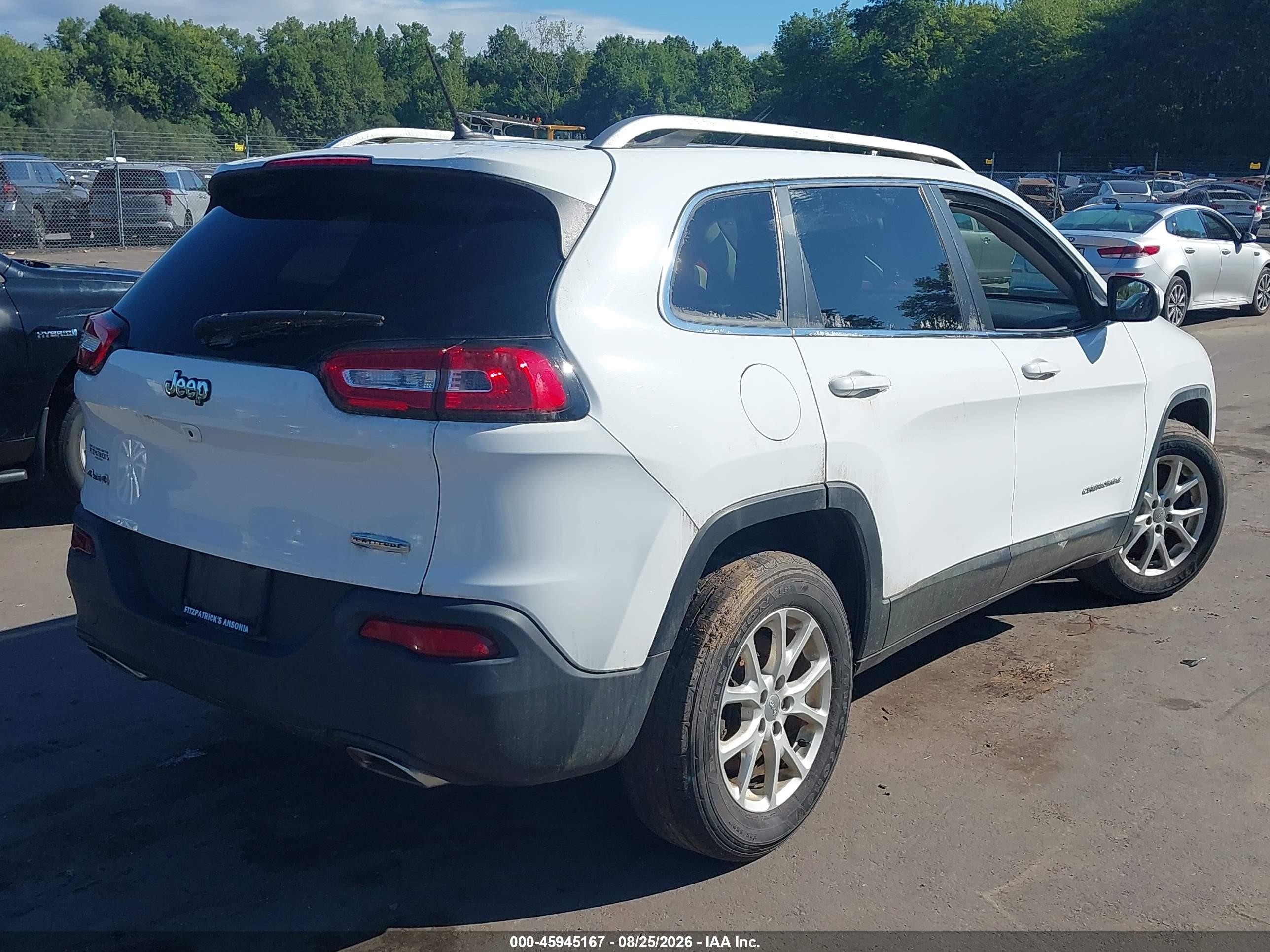 2015 Jeep Cherokee Latitude White vin: 1C4PJMCSXFW792244