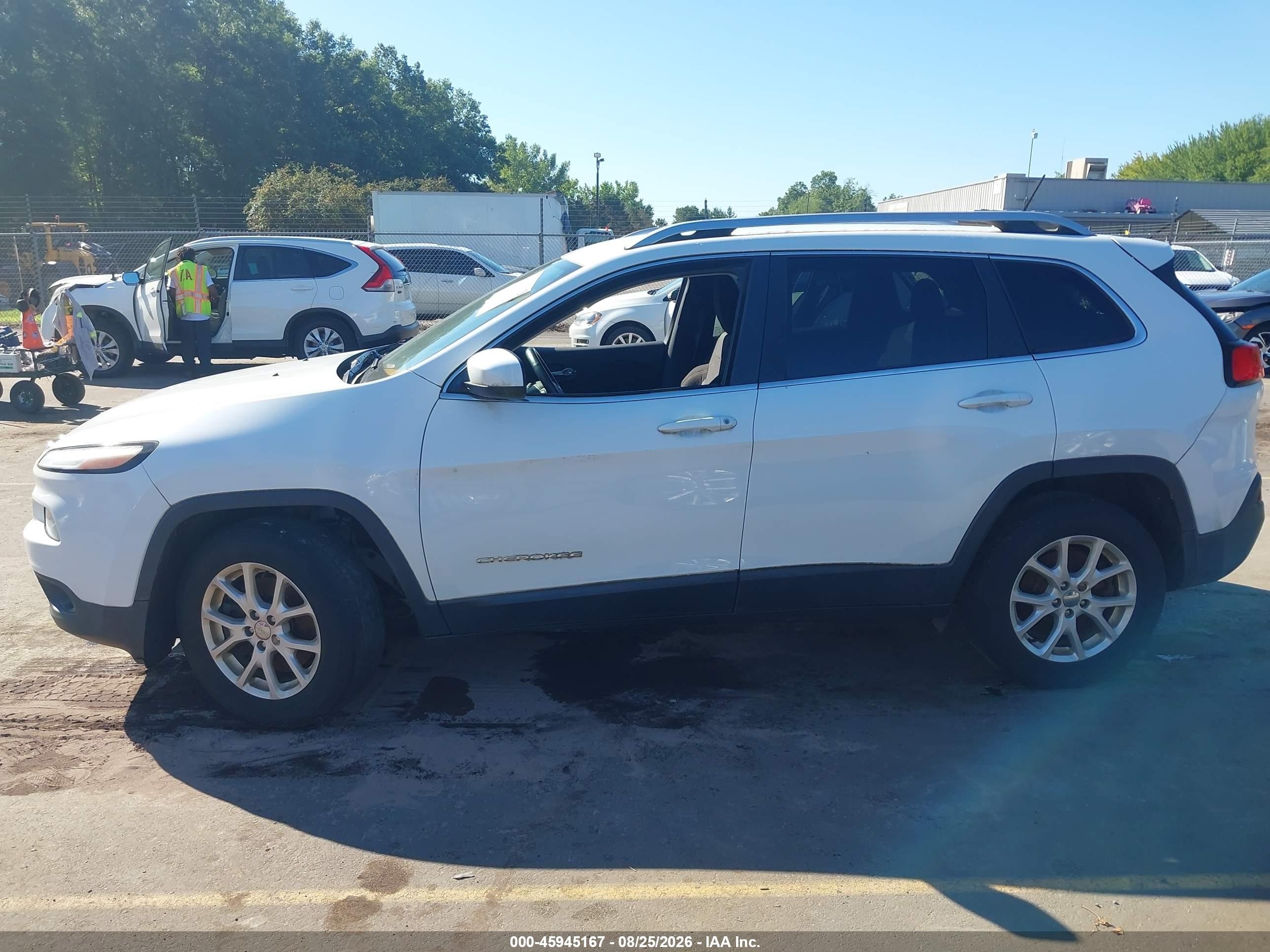 2015 Jeep Cherokee Latitude White vin: 1C4PJMCSXFW792244