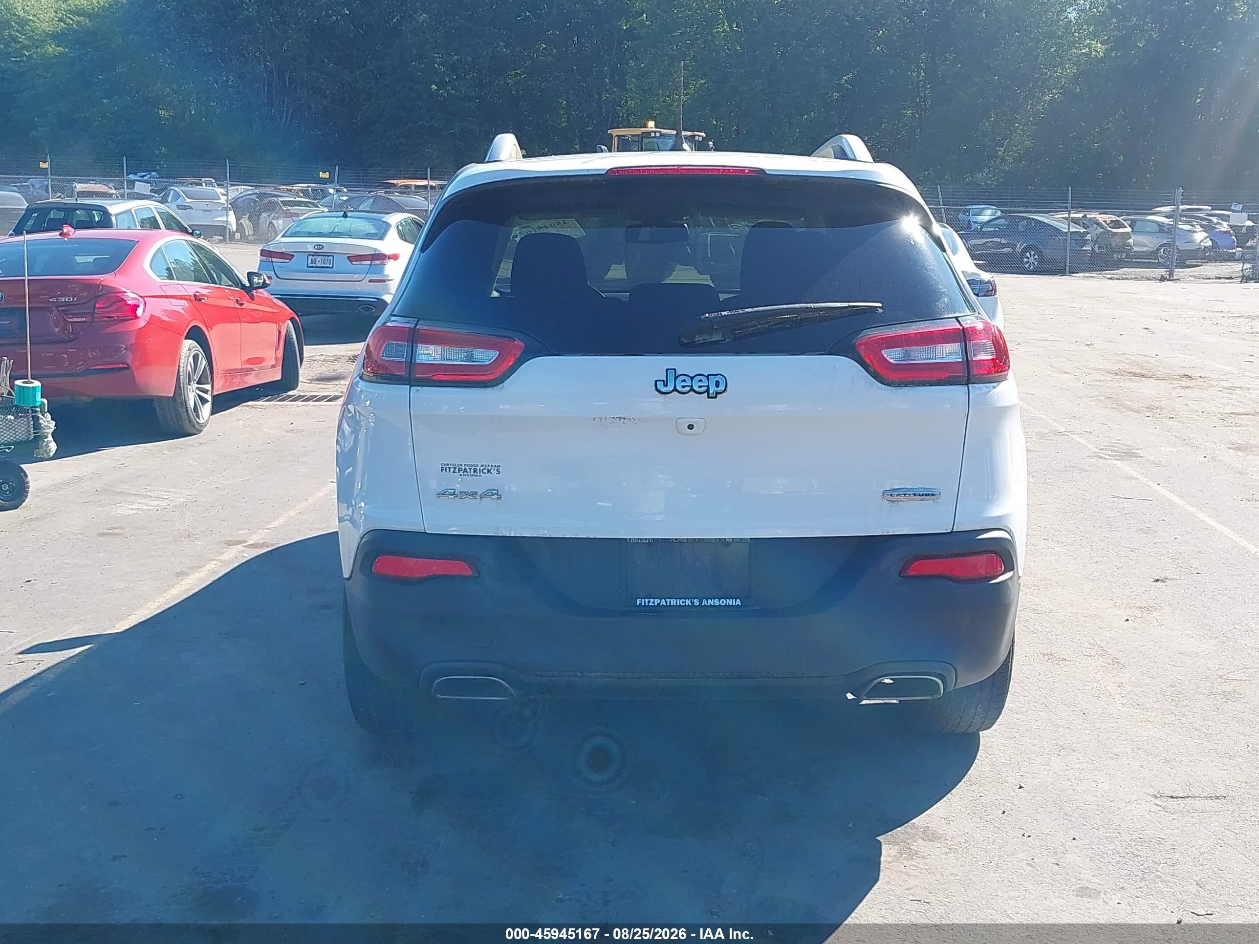 2015 Jeep Cherokee Latitude White vin: 1C4PJMCSXFW792244