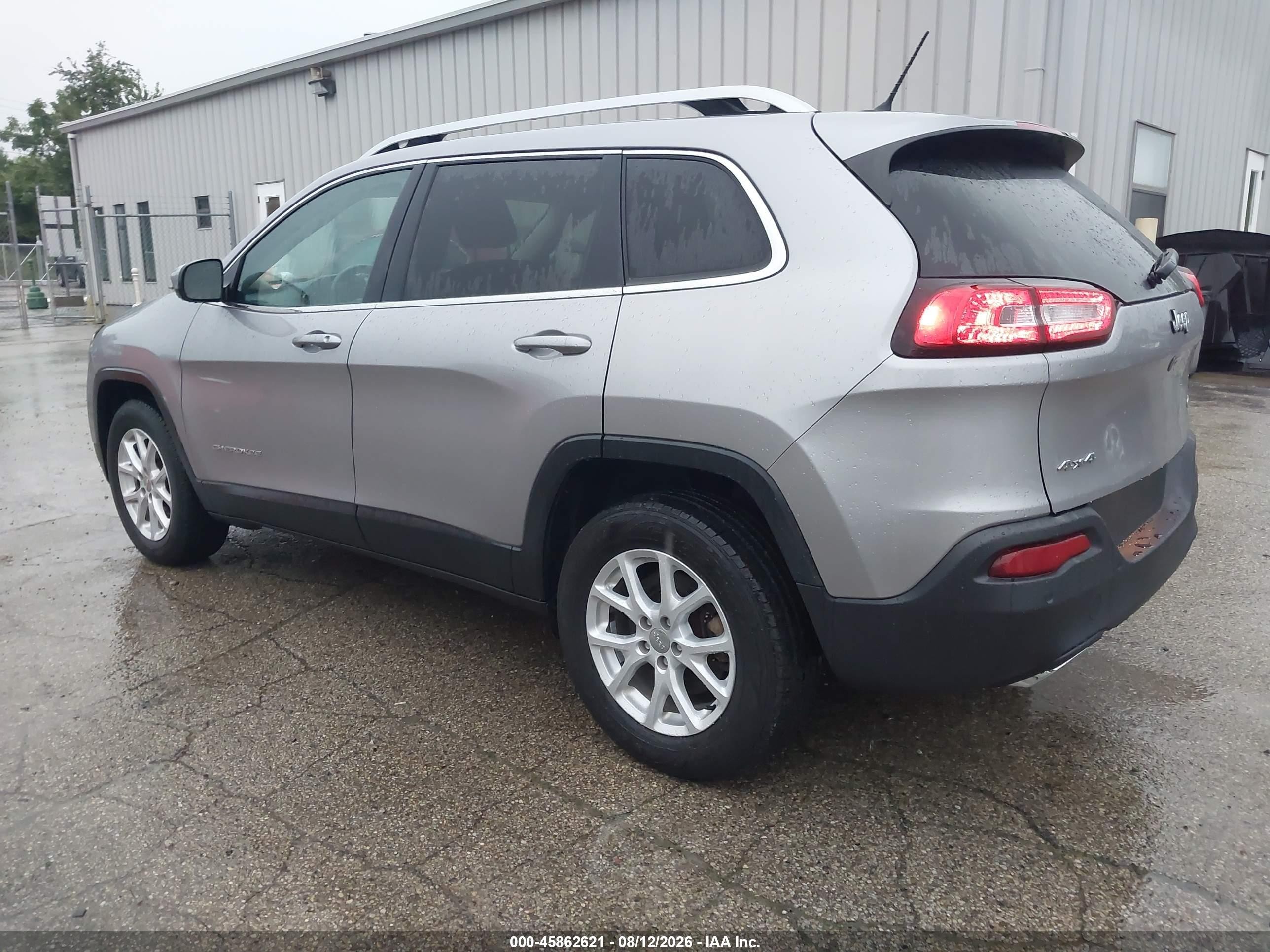 2018 Jeep Cherokee Latitude 4x4 Silver vin: 1C4PJMCX0JD589346