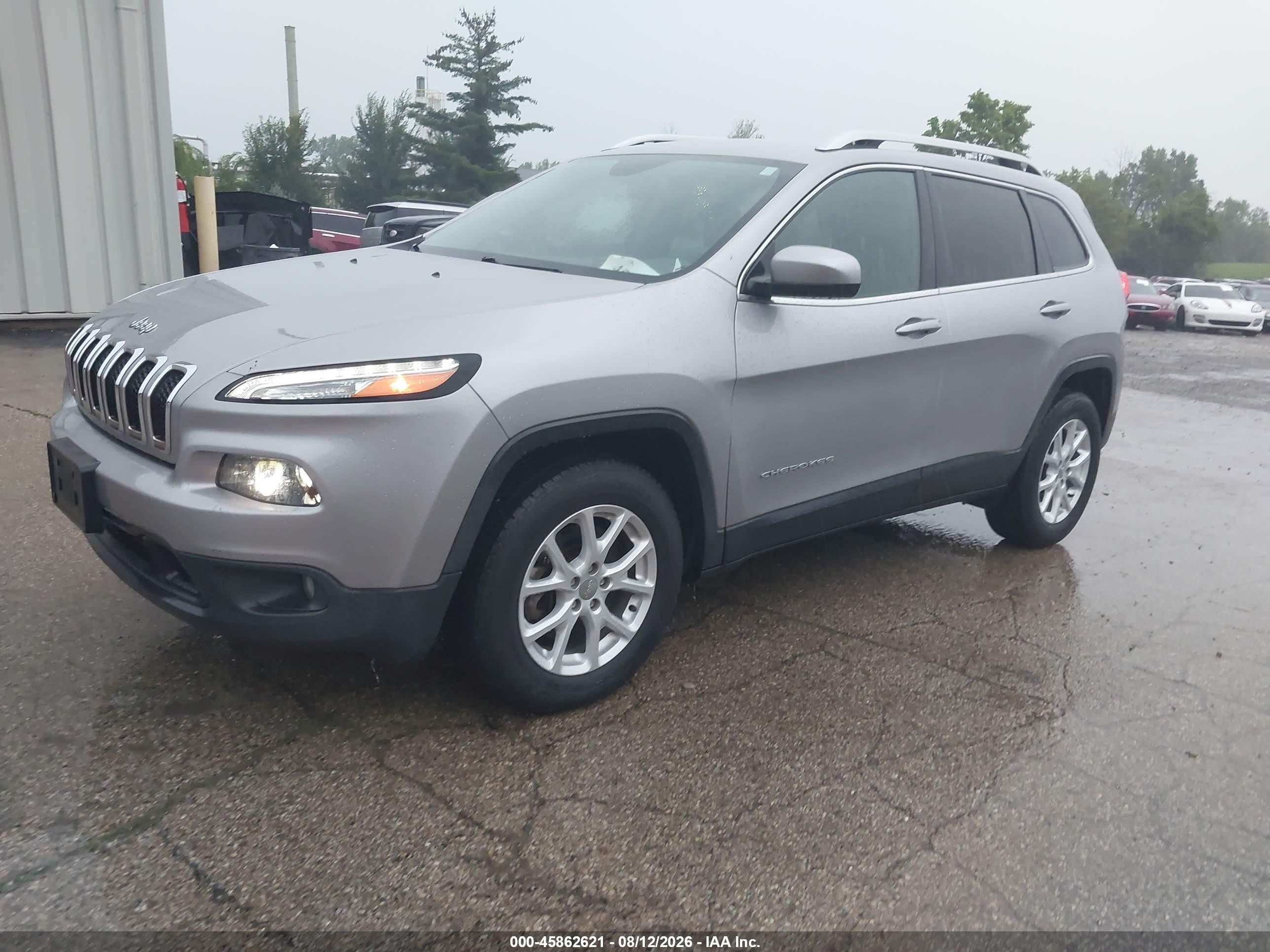 2018 Jeep Cherokee Latitude 4x4 Silver vin: 1C4PJMCX0JD589346