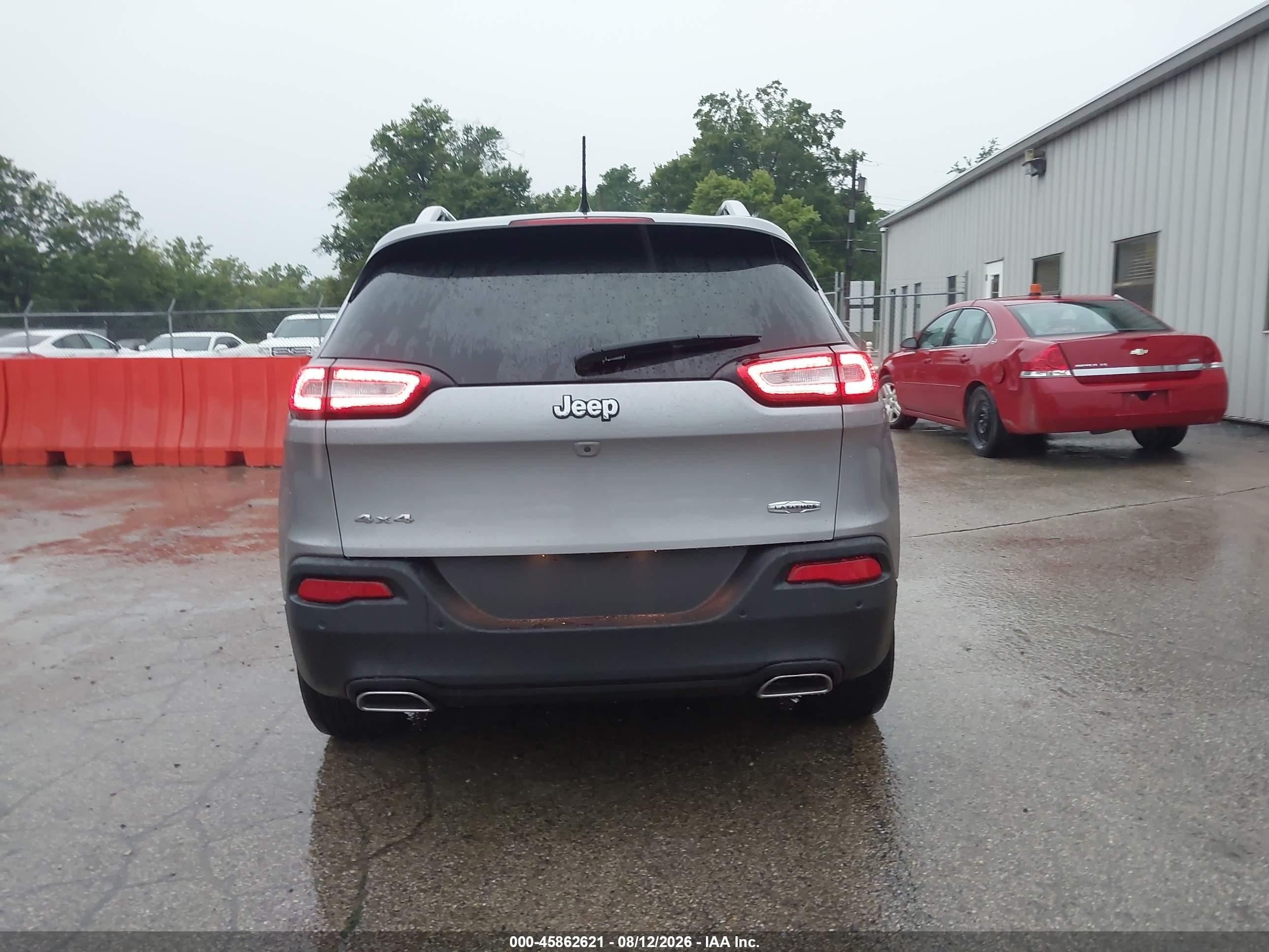2018 Jeep Cherokee Latitude 4x4 Silver vin: 1C4PJMCX0JD589346