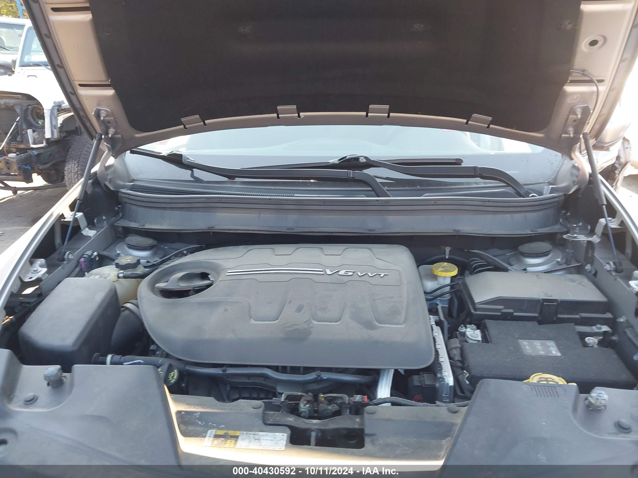 2018 Jeep Cherokee Latitude 4x4 Silver vin: 1C4PJMCX1JD507544
