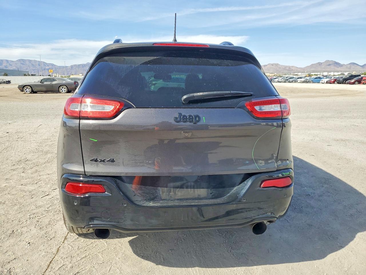 2018 Jeep Cherokee Latitude Gray vin: 1C4PJMCX1JD588710