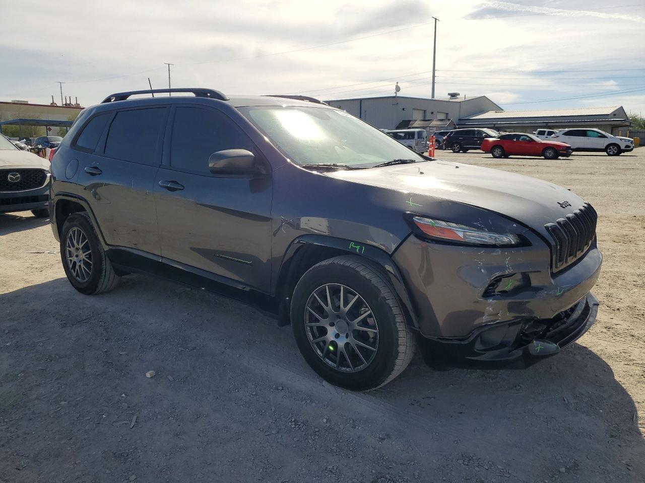 2018 Jeep Cherokee Latitude Gray vin: 1C4PJMCX1JD588710