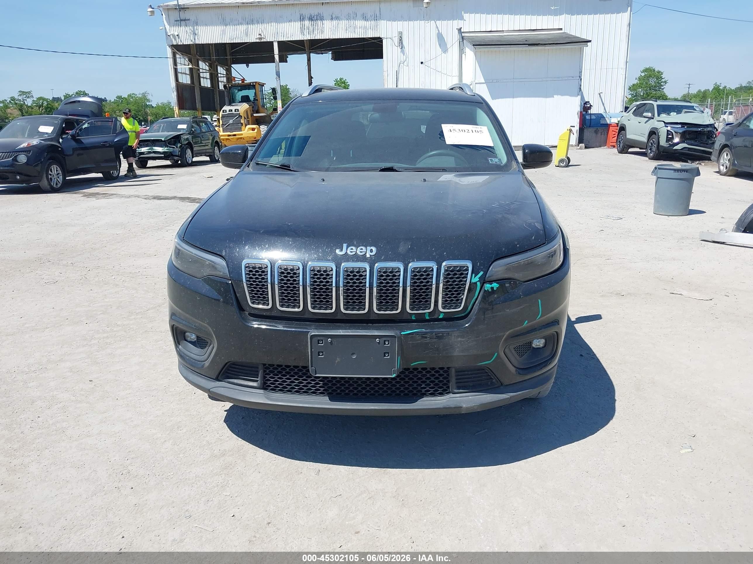 2019 Jeep Cherokee Latitude 4x4 Black vin: 1C4PJMCX3KD189556