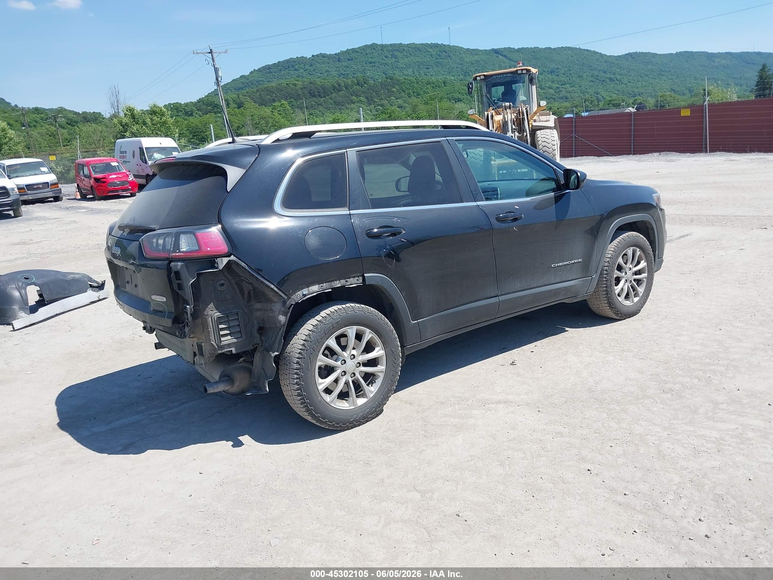 2019 Jeep Cherokee Latitude 4x4 Black vin: 1C4PJMCX3KD189556