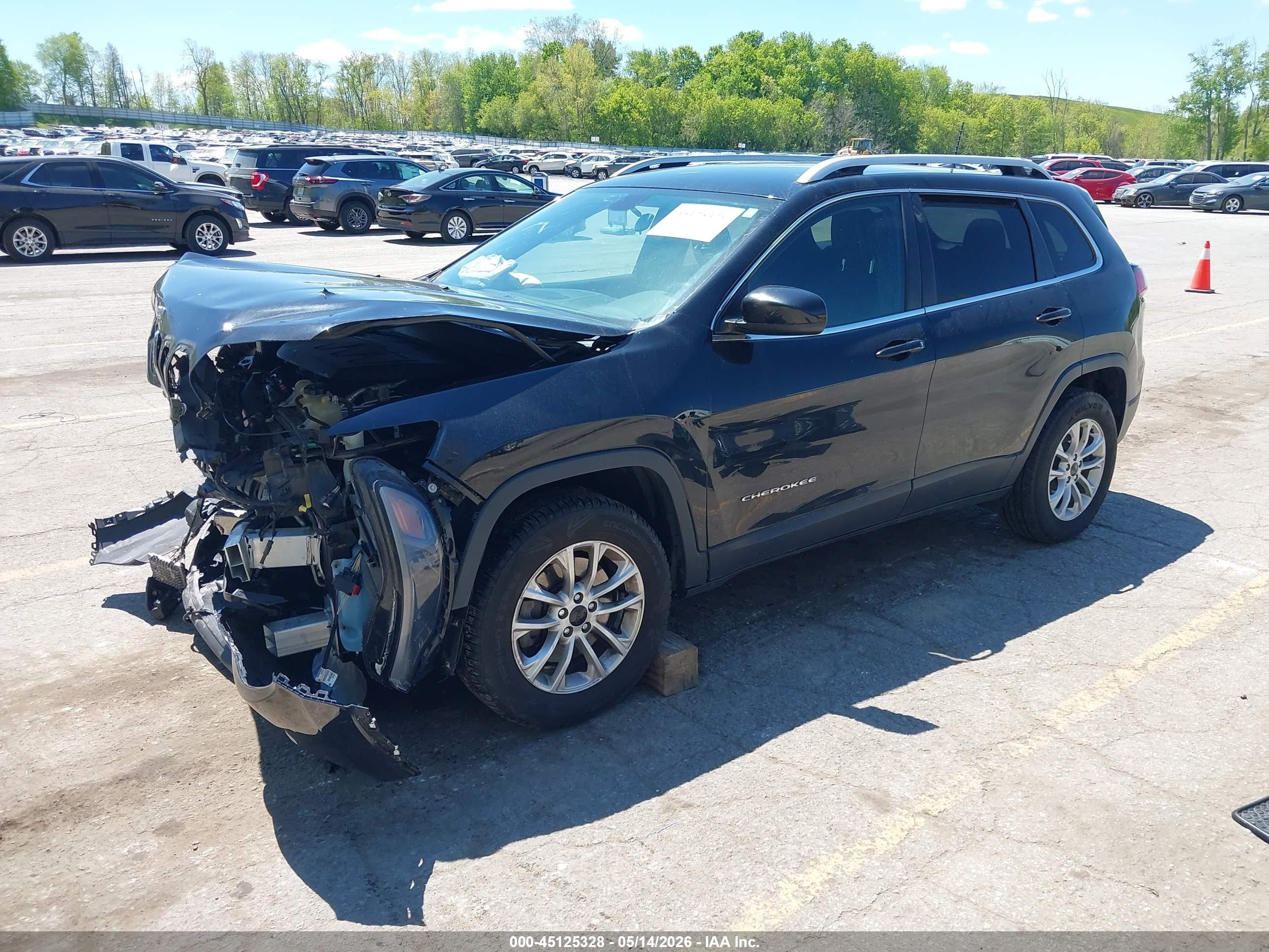 2019 Jeep Cherokee Latitude 4x4 Black vin: 1C4PJMCX4KD155089