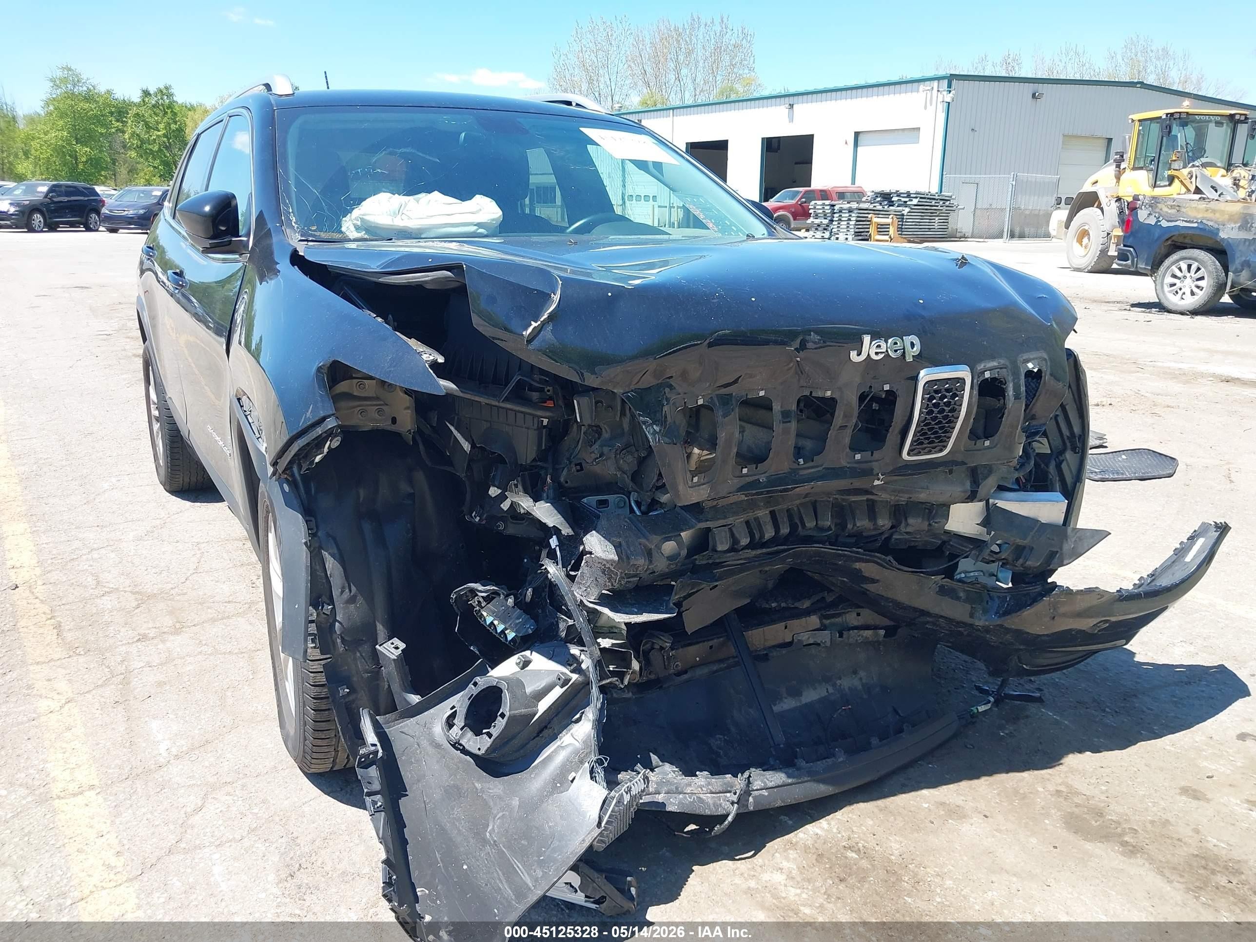 2019 Jeep Cherokee Latitude 4x4 Black vin: 1C4PJMCX4KD155089