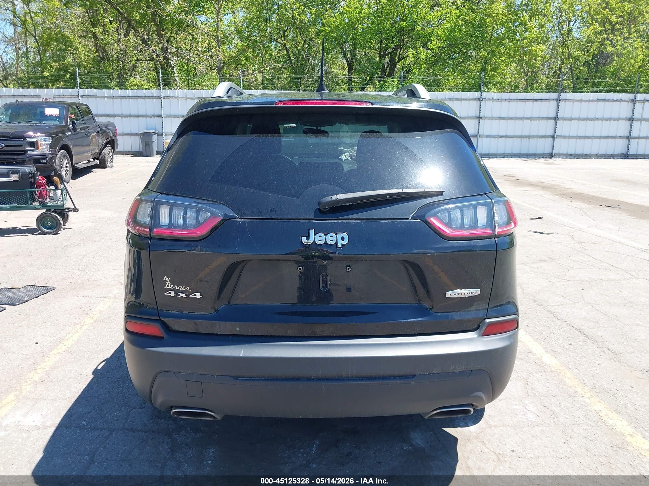 2019 Jeep Cherokee Latitude 4x4 Black vin: 1C4PJMCX4KD155089