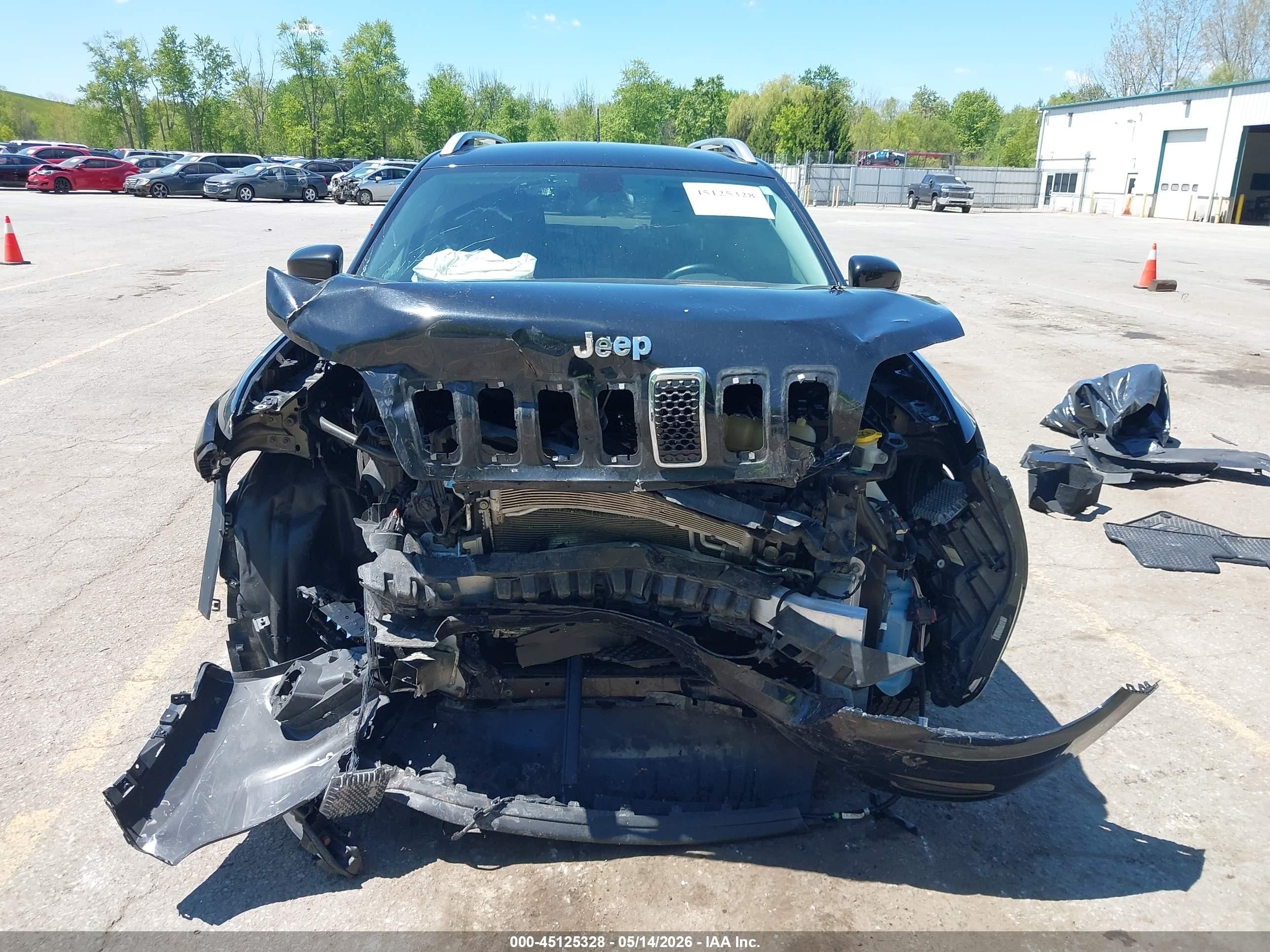 2019 Jeep Cherokee Latitude 4x4 Black vin: 1C4PJMCX4KD155089
