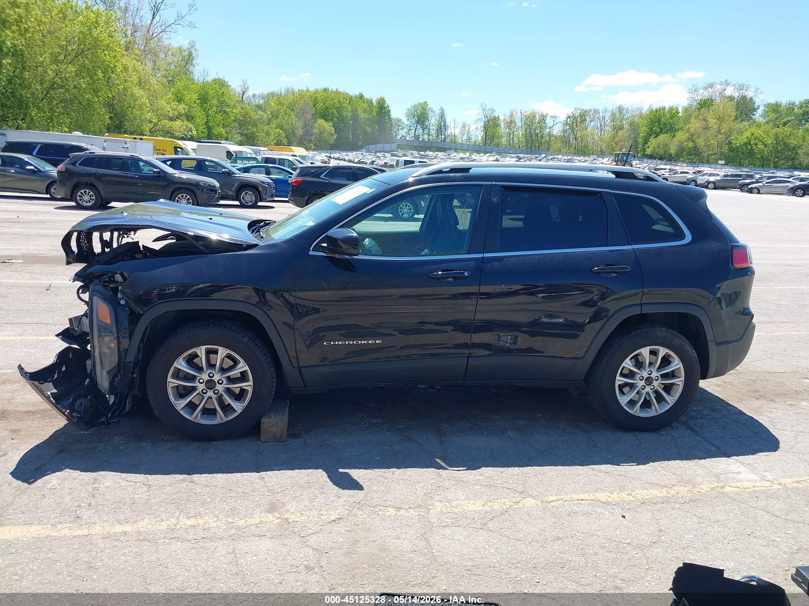2019 Jeep Cherokee Latitude 4x4 Black vin: 1C4PJMCX4KD155089