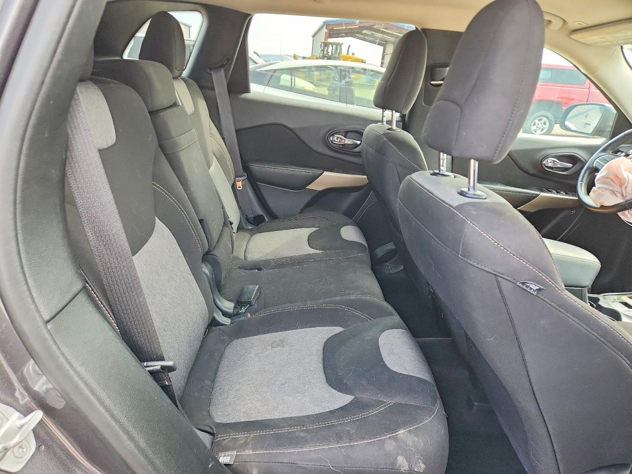 2018 Jeep Cherokee Latitude Gray vin: 1C4PJMCX6JD602617
