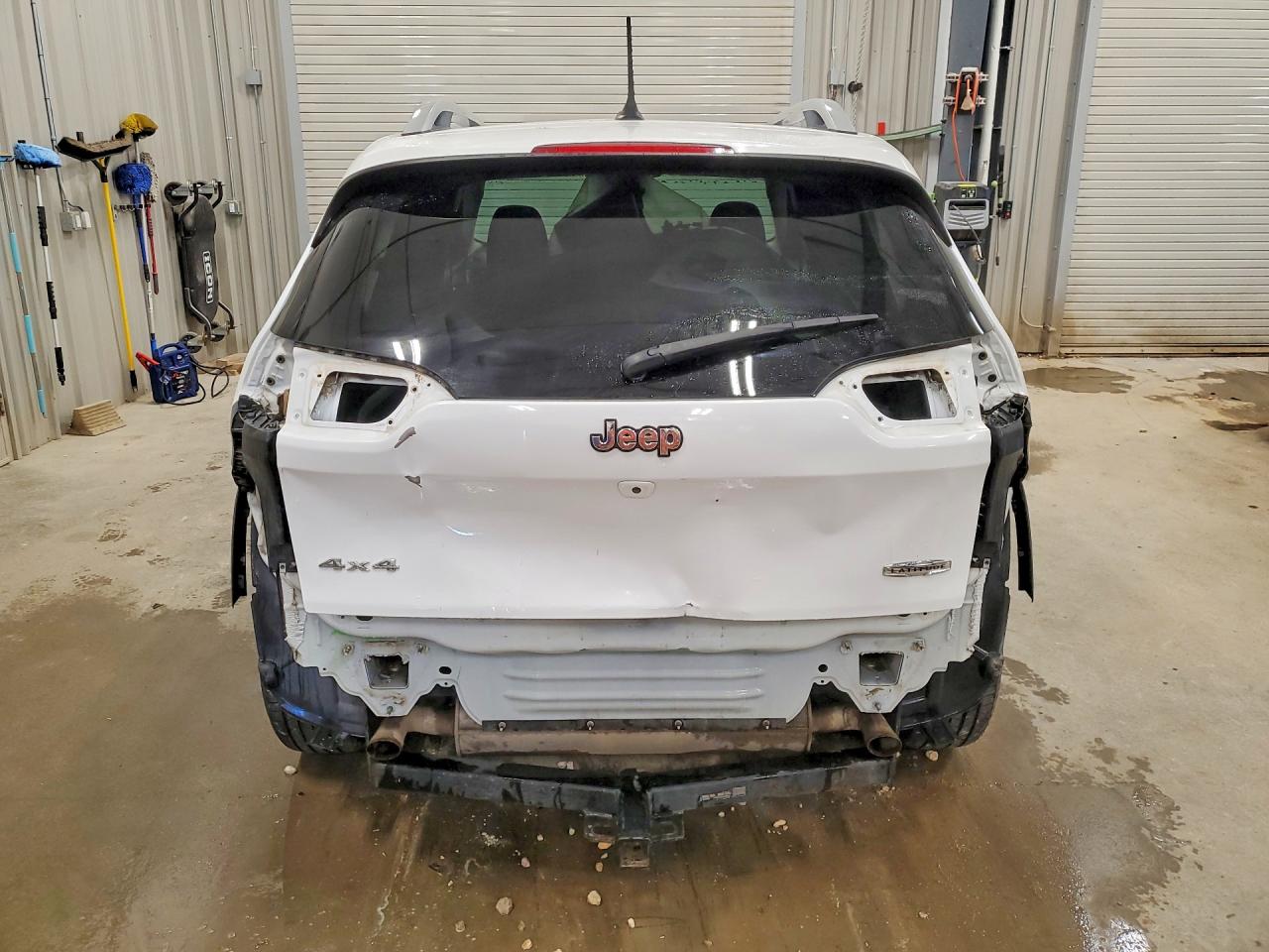 2018 Jeep Cherokee Latitude Белый vin: 1C4PJMCX7JD545392