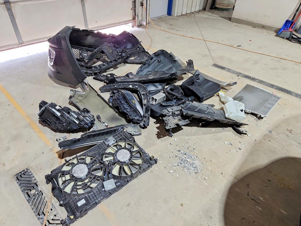 2022 Jeep Cherokee Latitude Charcoal vin: 1C4PJMCX8ND540806