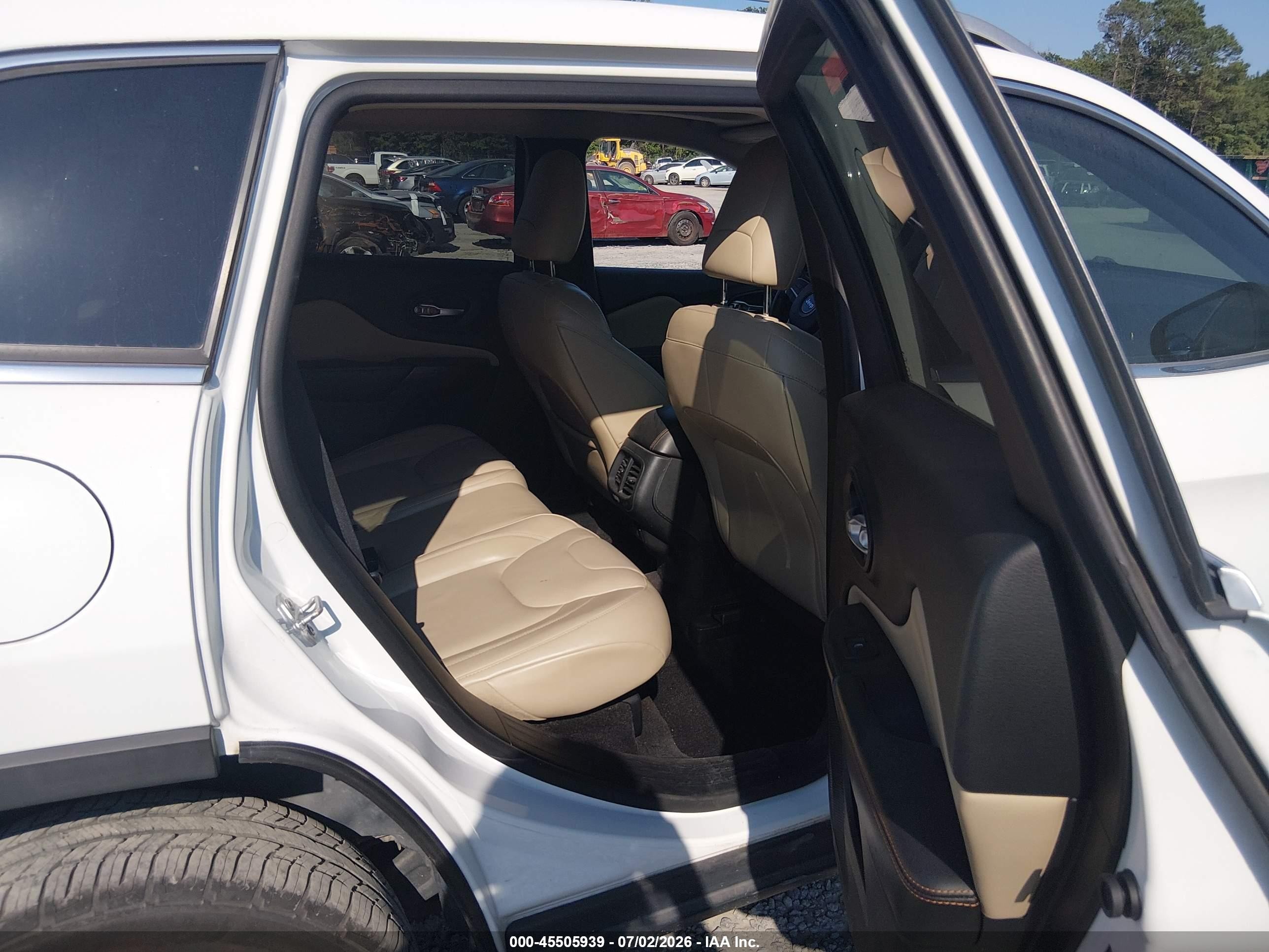 2015 Jeep Cherokee Limited White vin: 1C4PJMDB0FW563263