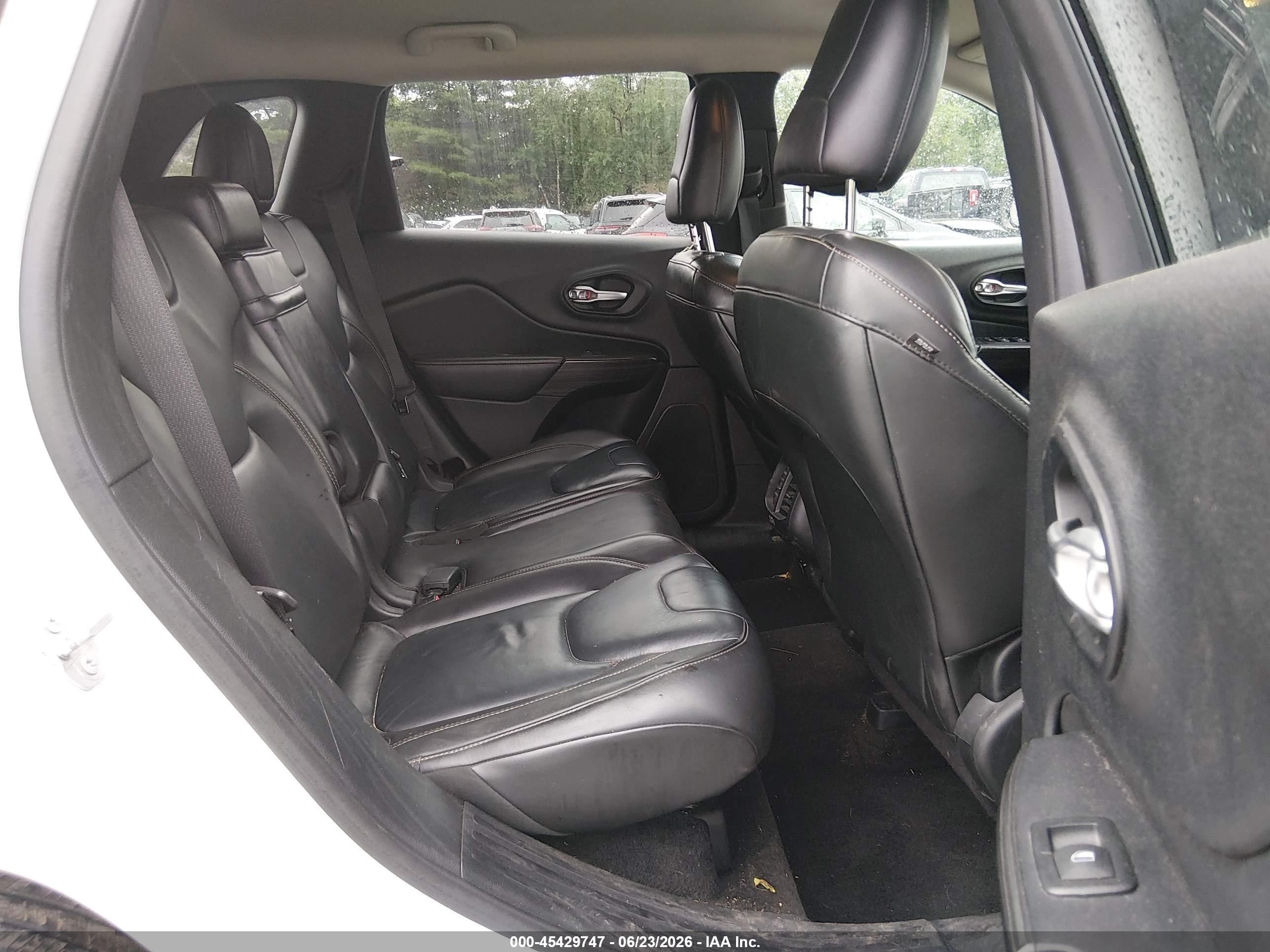 2015 Jeep Cherokee Limited White vin: 1C4PJMDB0FW711105