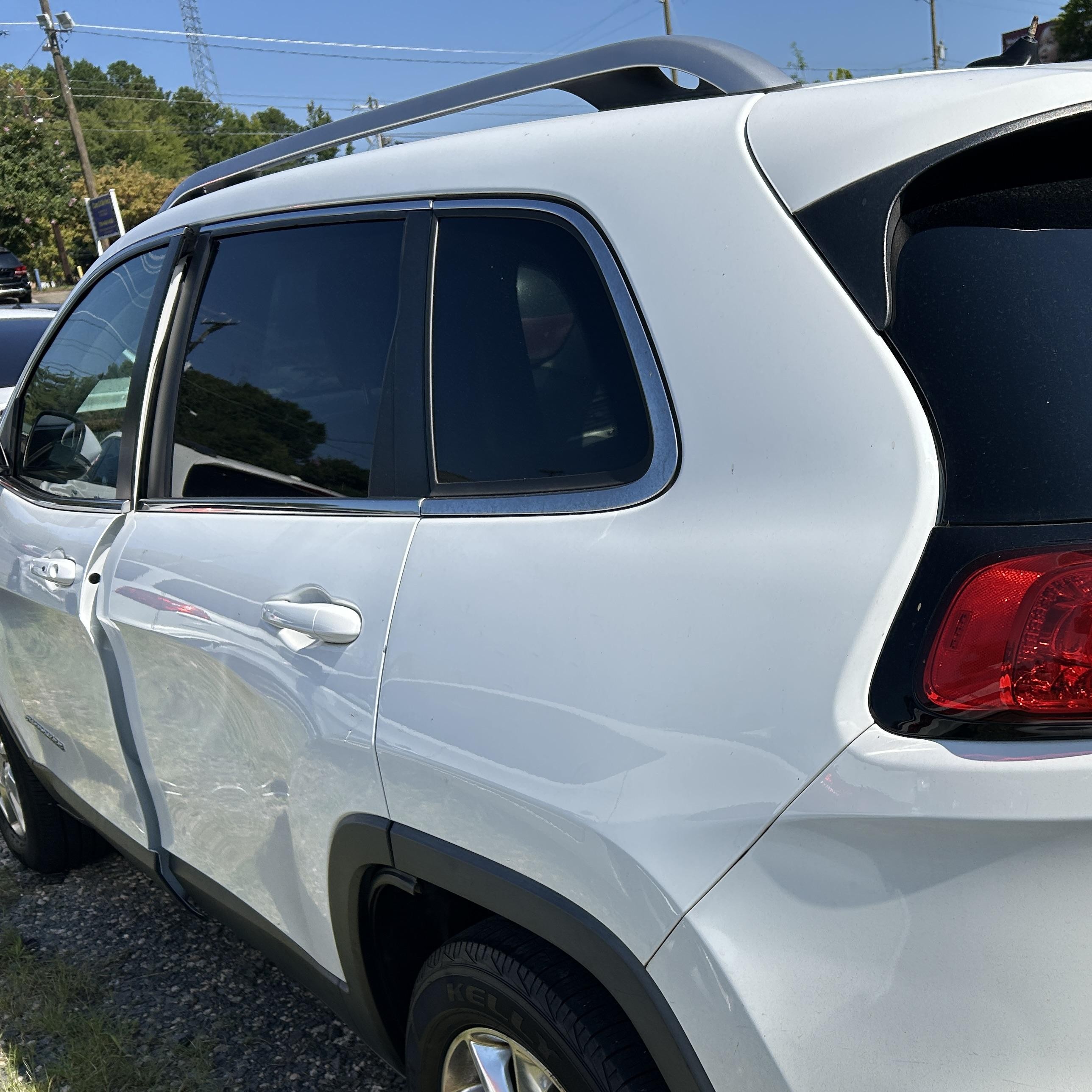 2015 Jeep Cherokee Limited vin: 1C4PJMDB1FW636334