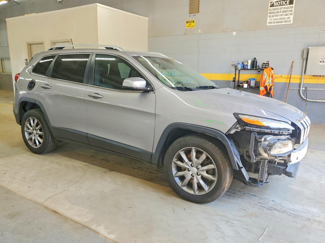 2018 Jeep Cherokee Limited Silver vin: 1C4PJMDB7JD564396