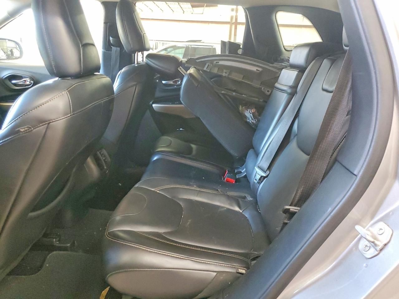 2018 Jeep Cherokee Limited Silver vin: 1C4PJMDB7JD564396