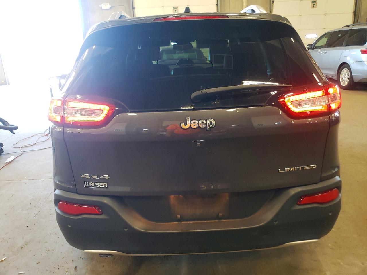 2018 Jeep Cherokee Limited Gray vin: 1C4PJMDB8JD559739