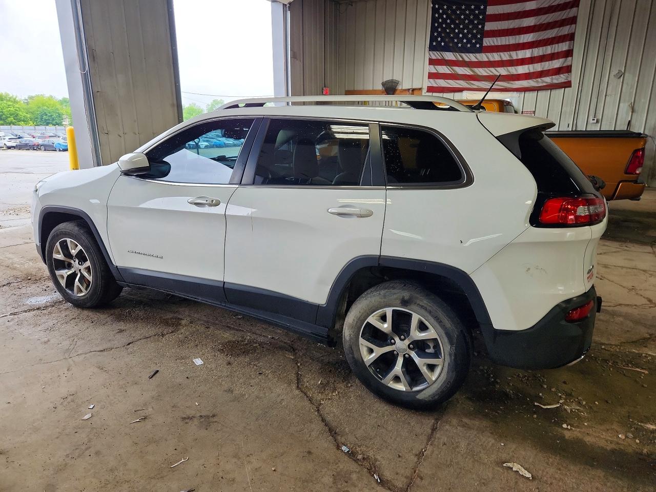 2015 Jeep Cherokee Limited White vin: 1C4PJMDBXFW640981