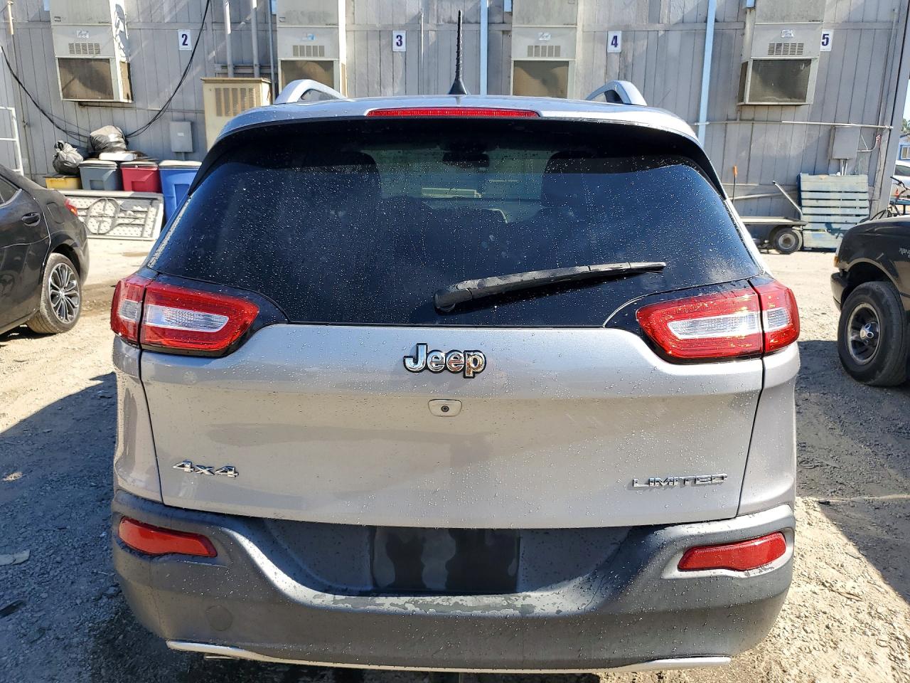 2016 Jeep Cherokee Limited Silver vin: 1C4PJMDBXGW326071
