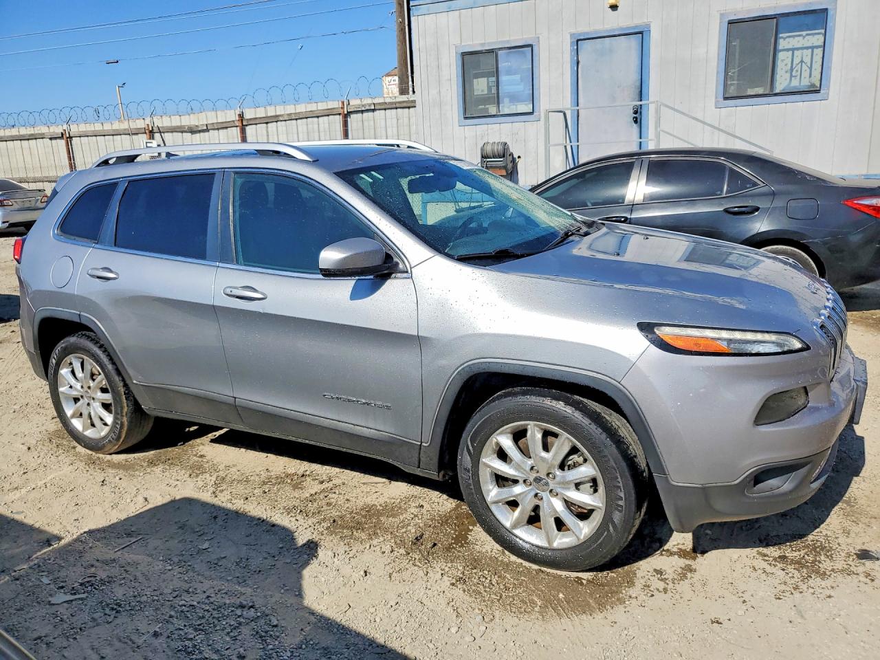 2016 Jeep Cherokee Limited Silver vin: 1C4PJMDBXGW326071