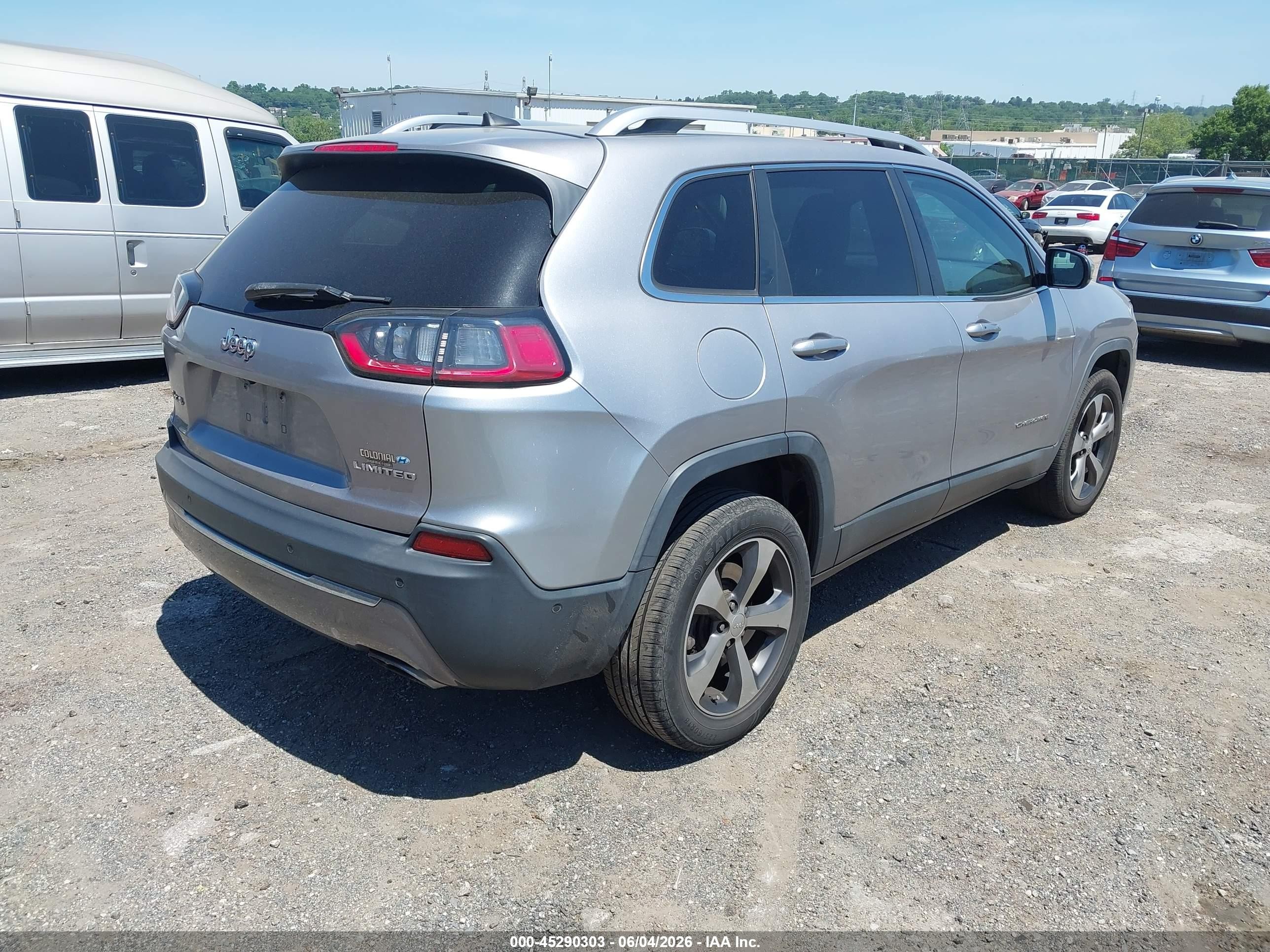 2019 Jeep Cherokee Limited 4x4 Серебряный vin: 1C4PJMDN4KD179874