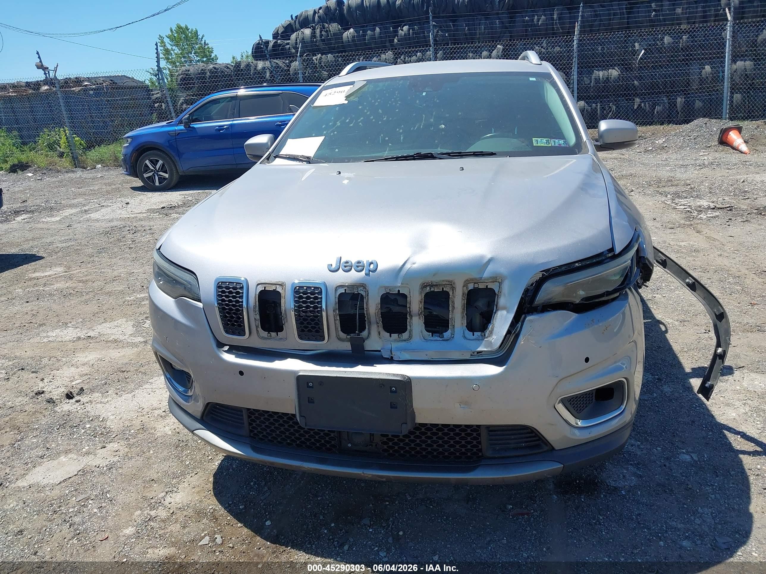 2019 Jeep Cherokee Limited 4x4 Серебряный vin: 1C4PJMDN4KD179874