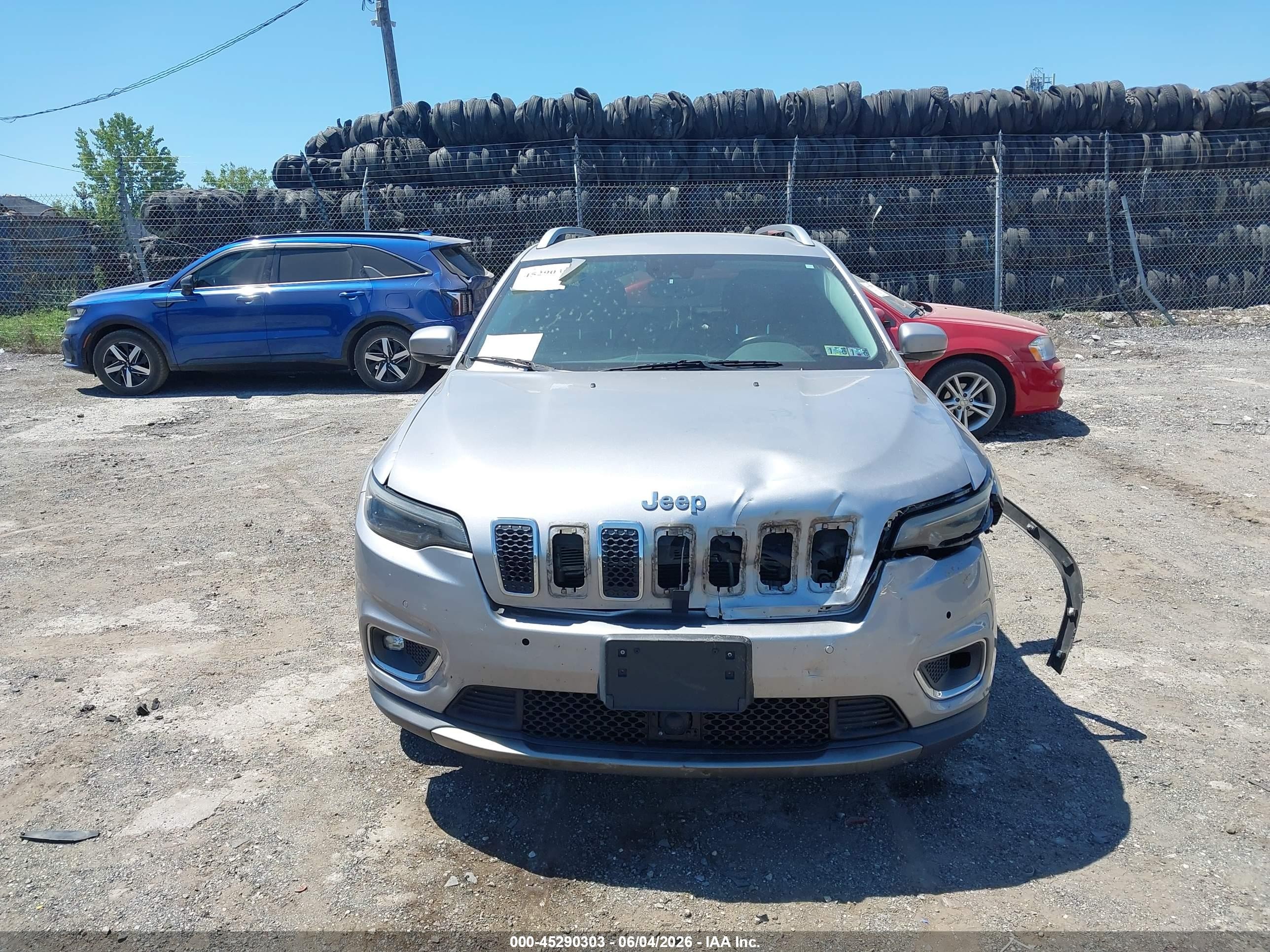 2019 Jeep Cherokee Limited 4x4 Серебряный vin: 1C4PJMDN4KD179874