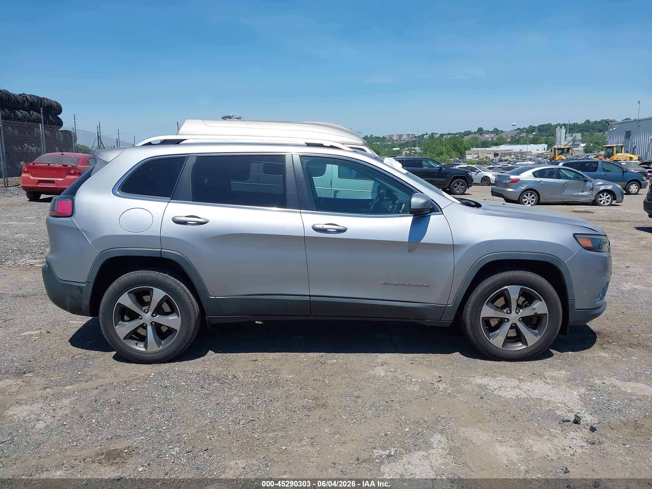 2019 Jeep Cherokee Limited 4x4 Серебряный vin: 1C4PJMDN4KD179874