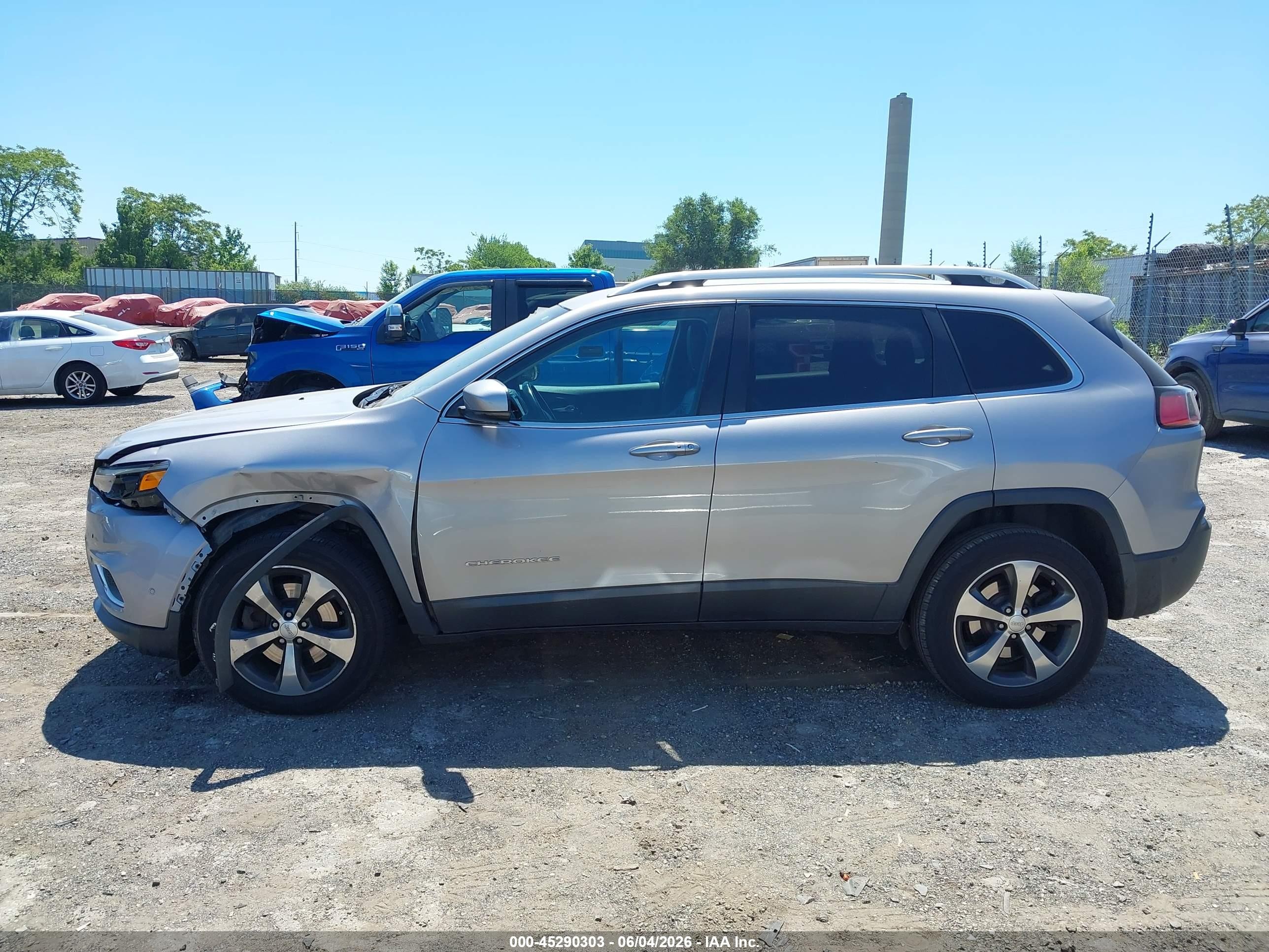 2019 Jeep Cherokee Limited 4x4 Серебряный vin: 1C4PJMDN4KD179874
