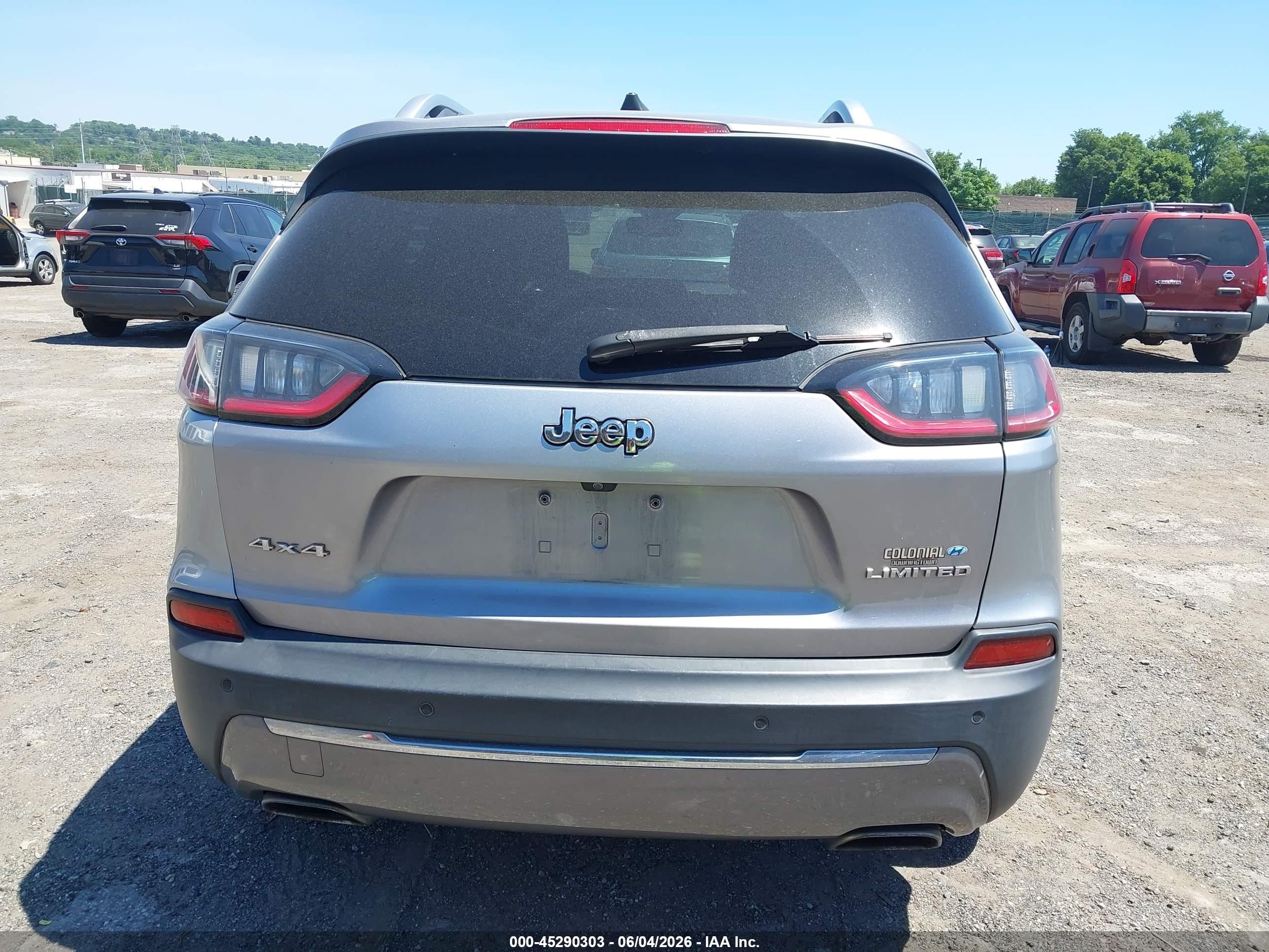2019 Jeep Cherokee Limited 4x4 Серебряный vin: 1C4PJMDN4KD179874