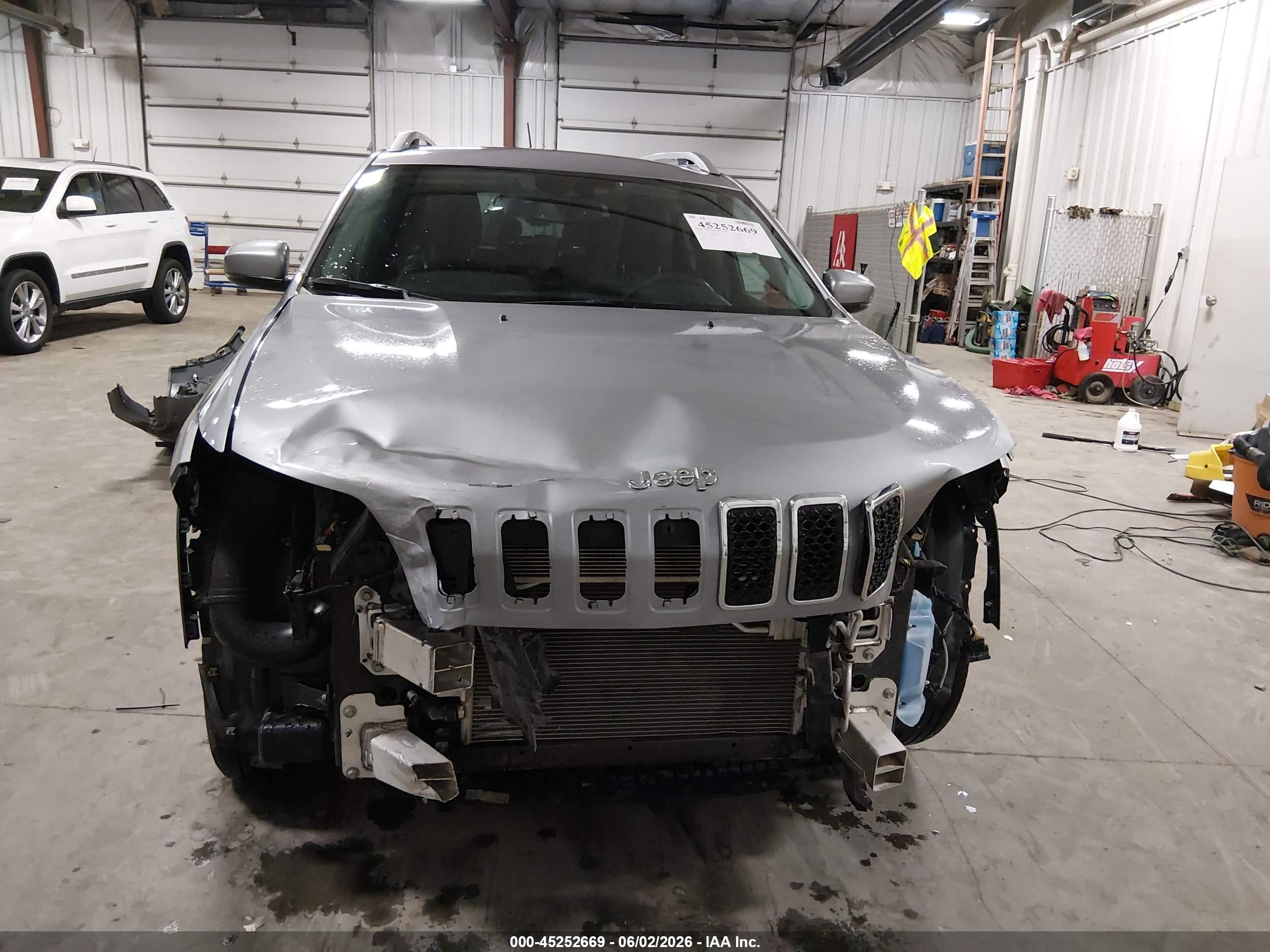 2019 Jeep Cherokee Limited 4x4 Серый vin: 1C4PJMDN9KD180549