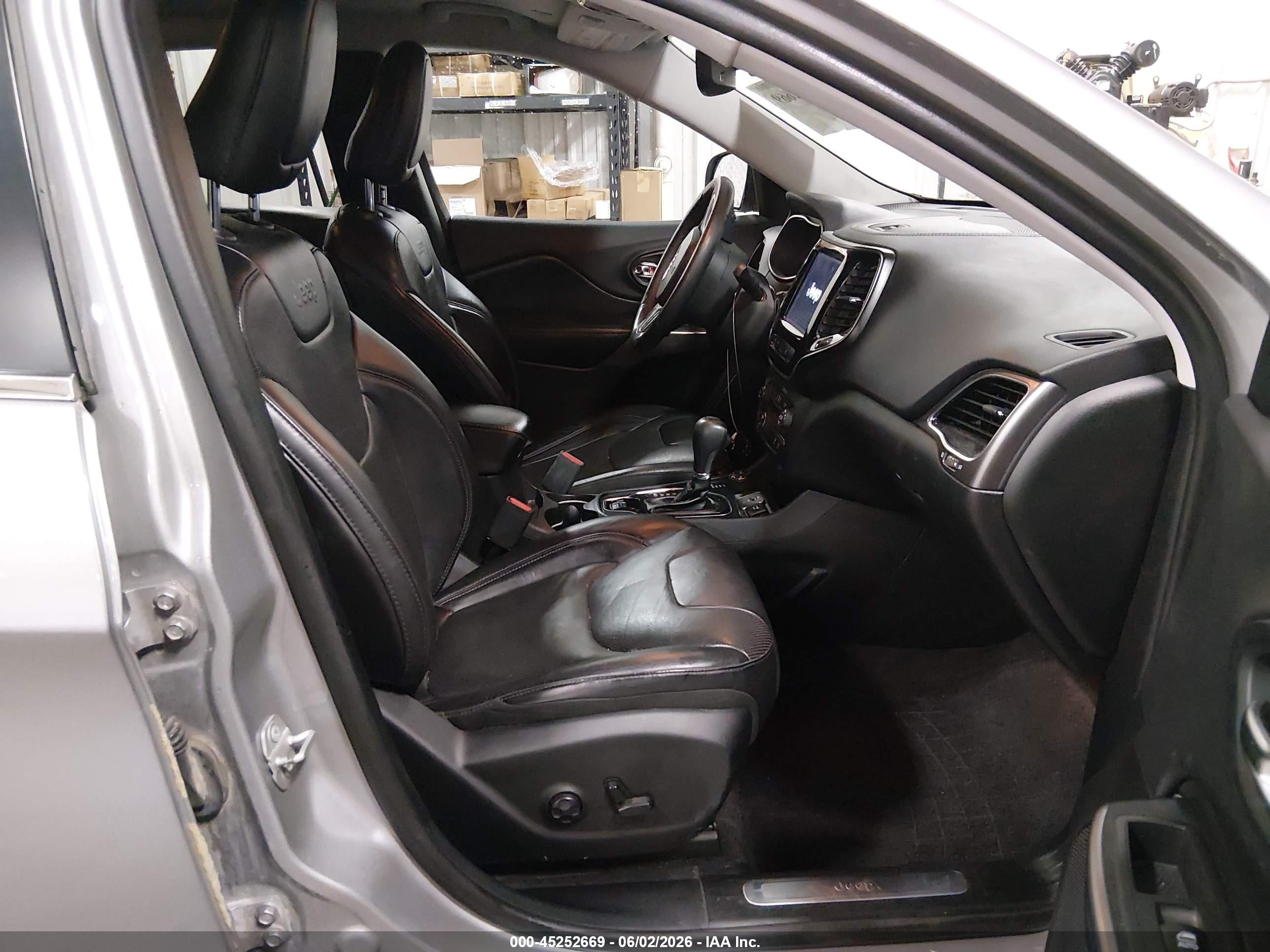 2019 Jeep Cherokee Limited 4x4 Серый vin: 1C4PJMDN9KD180549