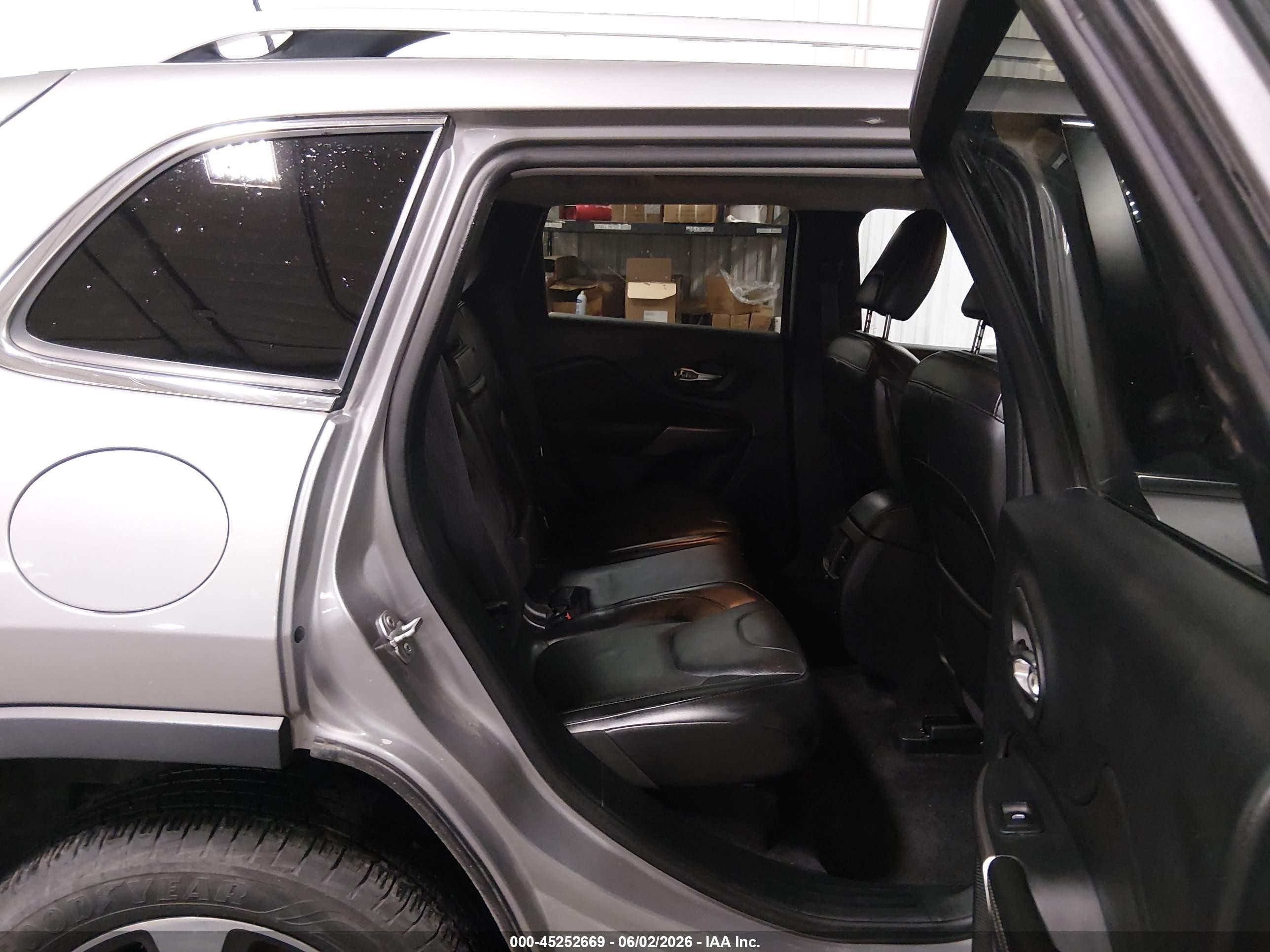 2019 Jeep Cherokee Limited 4x4 Серый vin: 1C4PJMDN9KD180549