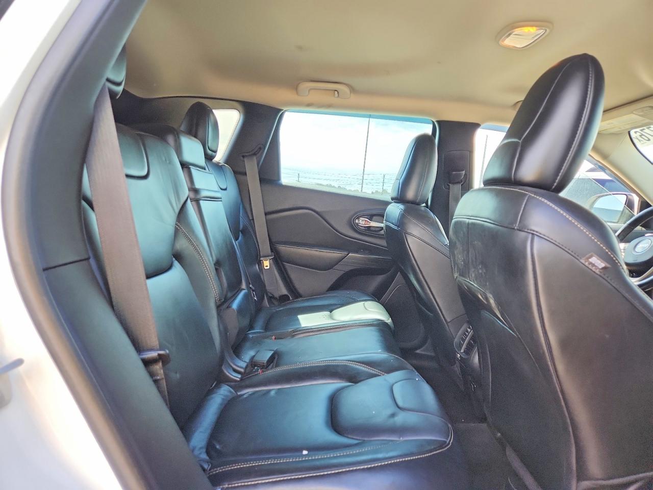 2015 Jeep Cherokee Limited White vin: 1C4PJMDS3FW512467