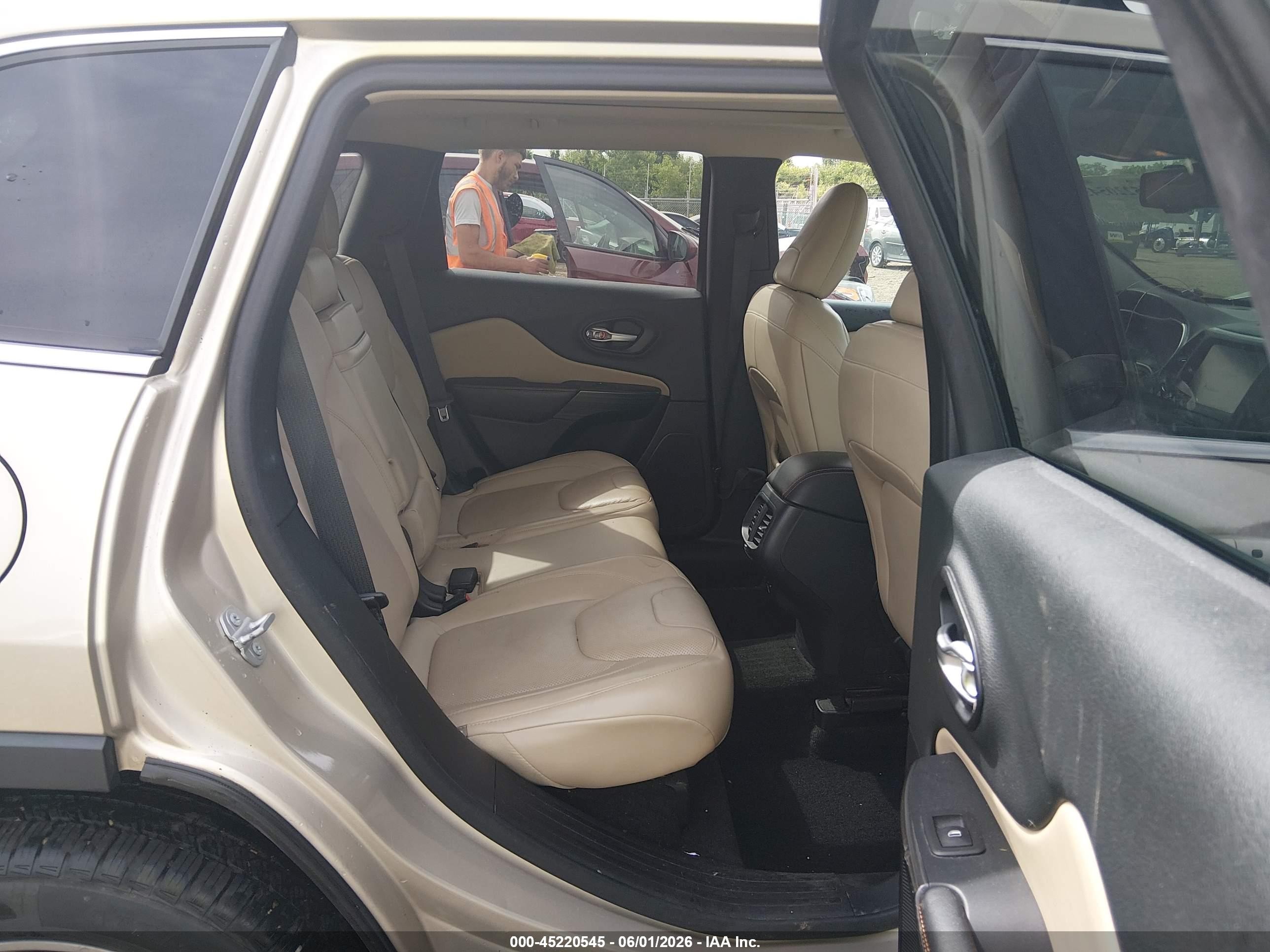 2015 Jeep Cherokee Limited Gold vin: 1C4PJMDS3FW646878
