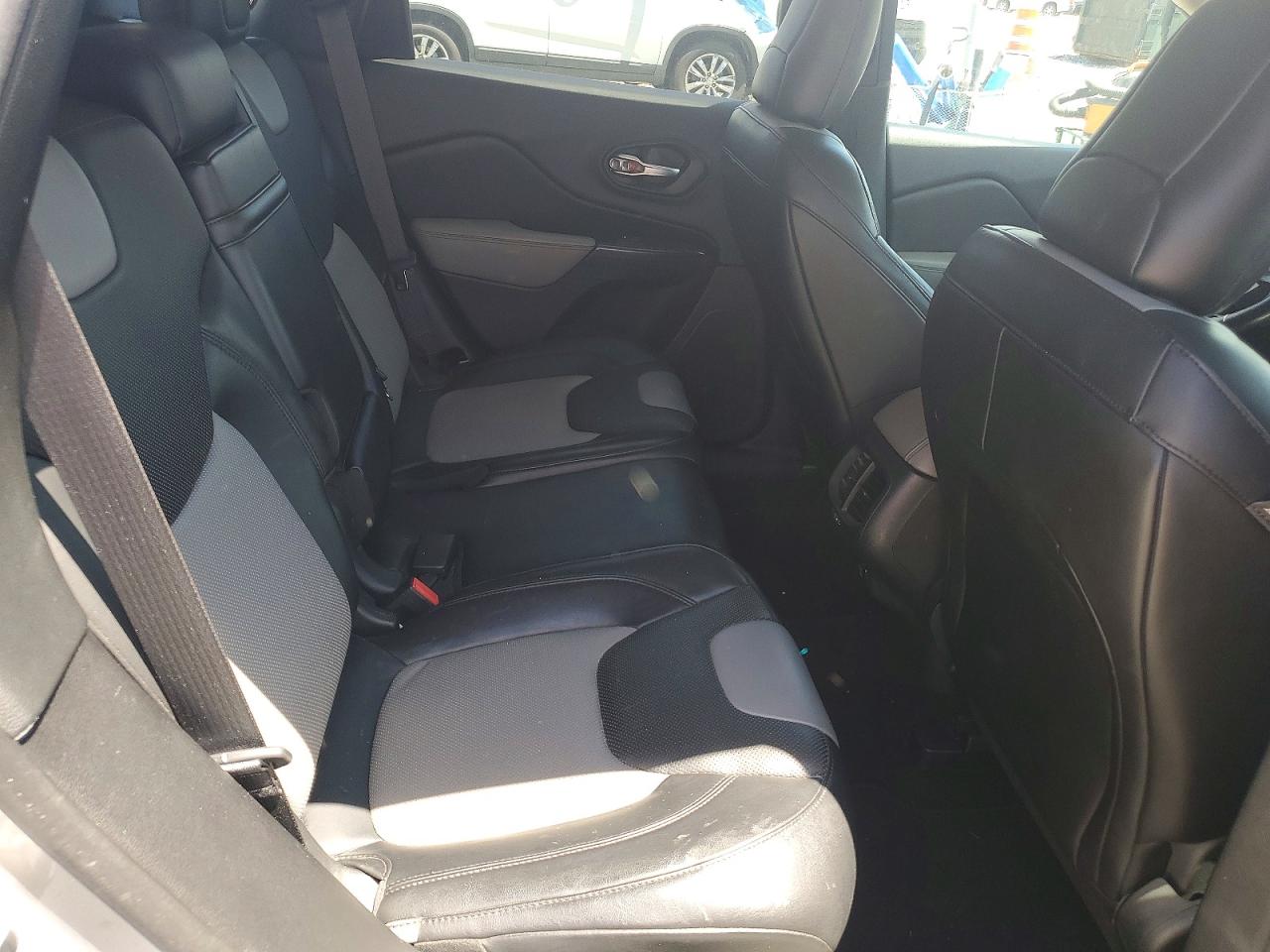 2014 Jeep Cherokee Limited Silver vin: 1C4PJMDS5EW249932