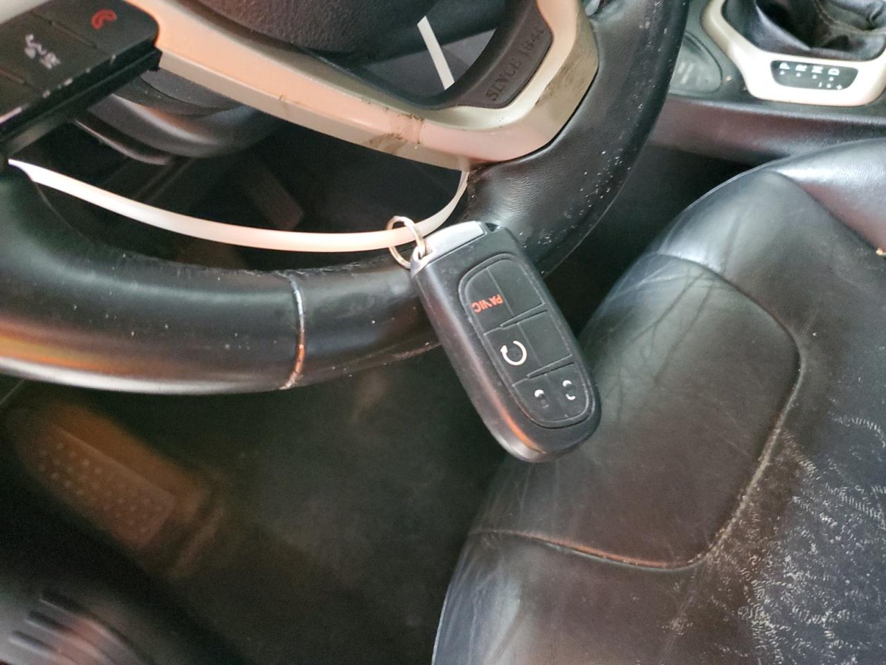 2015 Jeep Cherokee Limited Серый vin: 1C4PJMDS6FW705518 Damage: Left Front Seat, Worn, Replacement Required