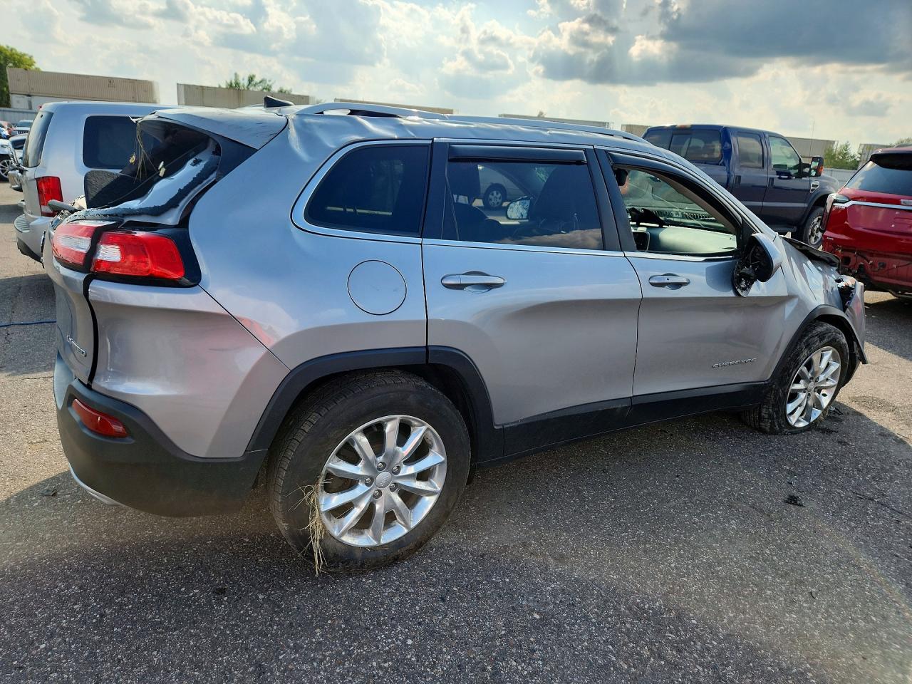 2017 Jeep Cherokee Limited Silver vin: 1C4PJMDS8HW635409