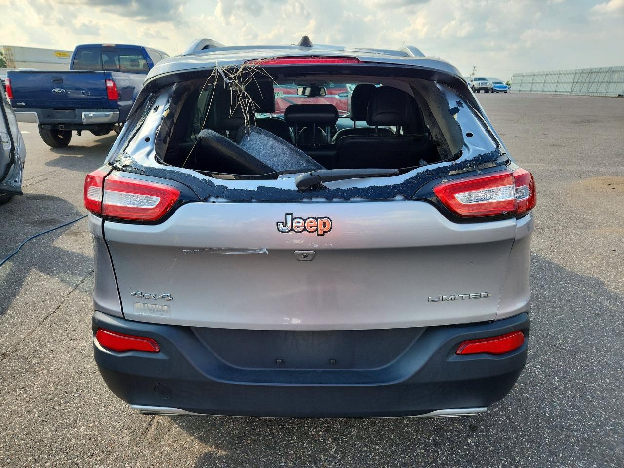 2017 Jeep Cherokee Limited Silver vin: 1C4PJMDS8HW635409