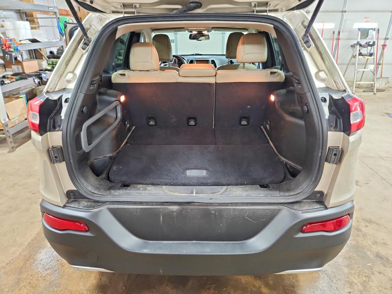 2015 Jeep Cherokee Limited Beige vin: 1C4PJMDSXFW648319