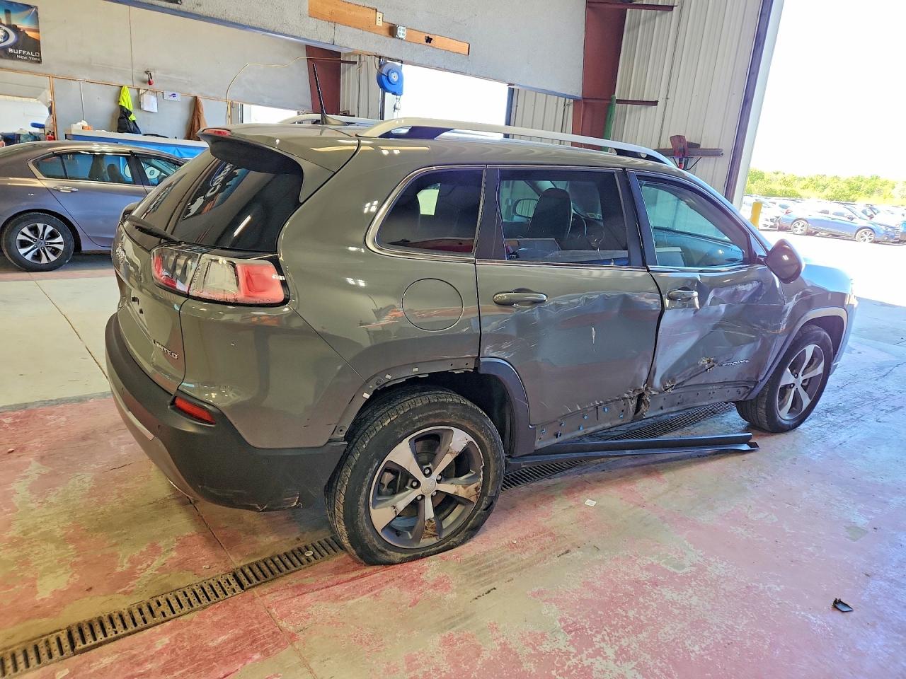 2021 Jeep Cherokee Limited Серебряный vin: 1C4PJMDX4MD176283
