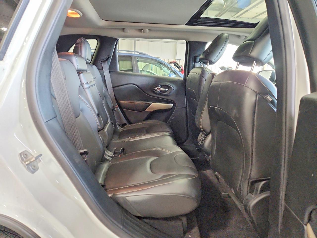 2018 Jeep Cherokee Limited White vin: 1C4PJMDX9JD574987