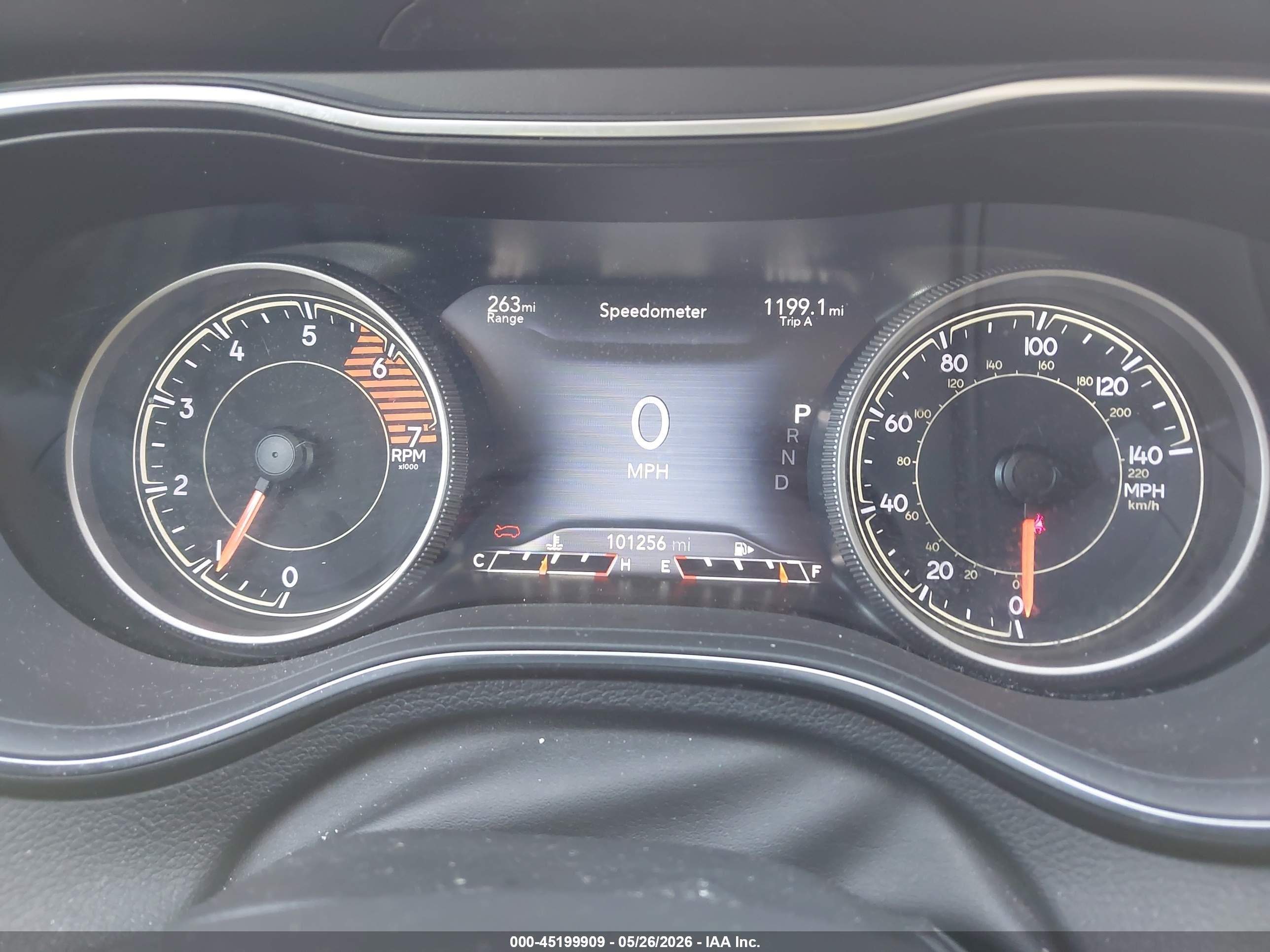 2019 Jeep Cherokee Overland 4x4 White vin: 1C4PJMJN2KD174239