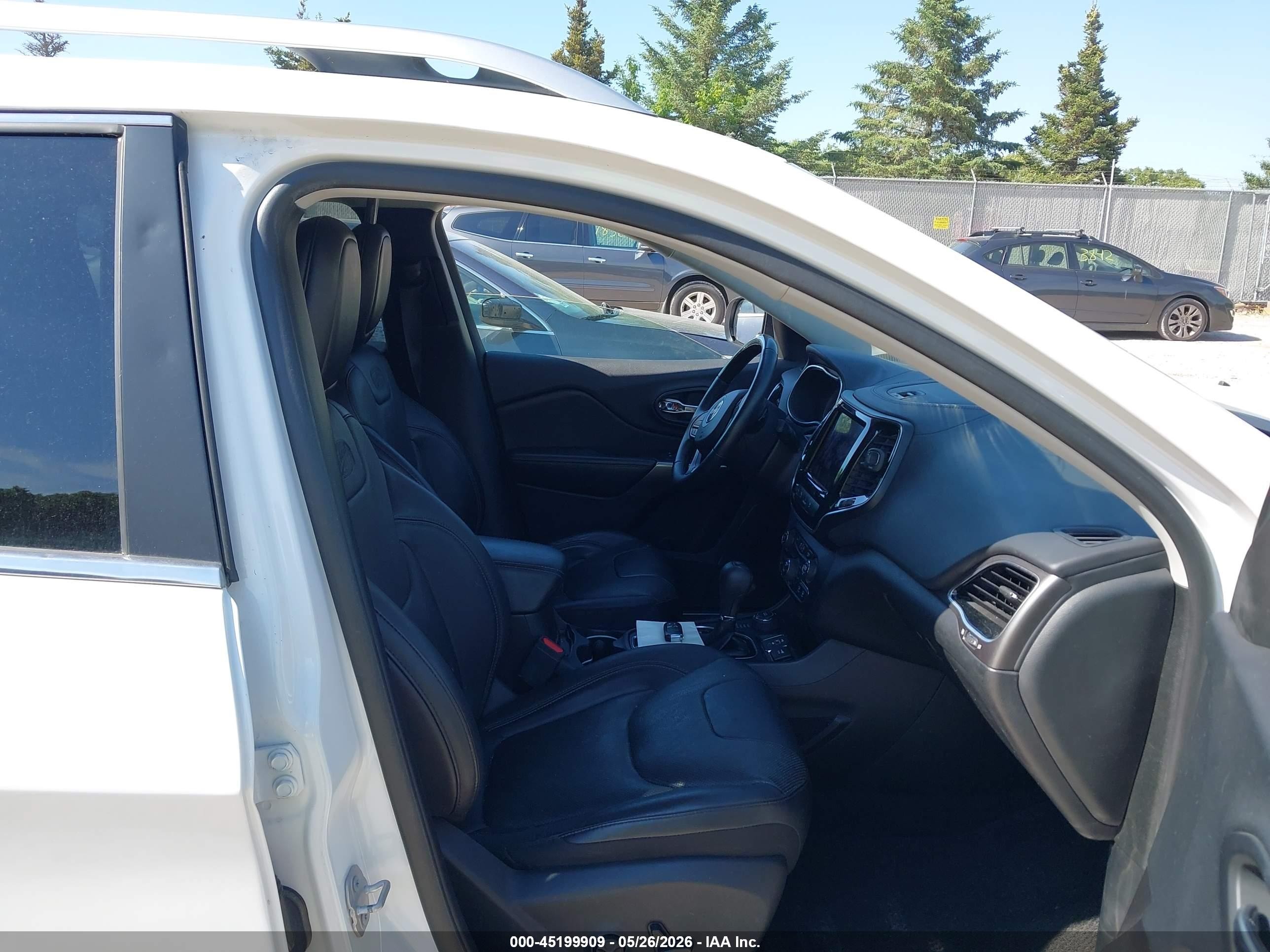 2019 Jeep Cherokee Overland 4x4 White vin: 1C4PJMJN2KD174239